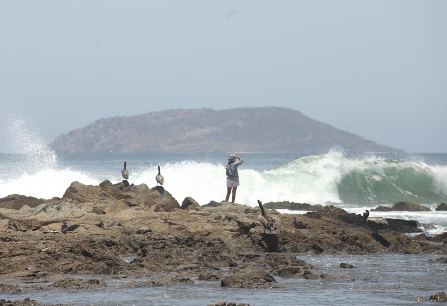 $!Registra Mazatlán oleaje máximo de 1.5 metros de altura