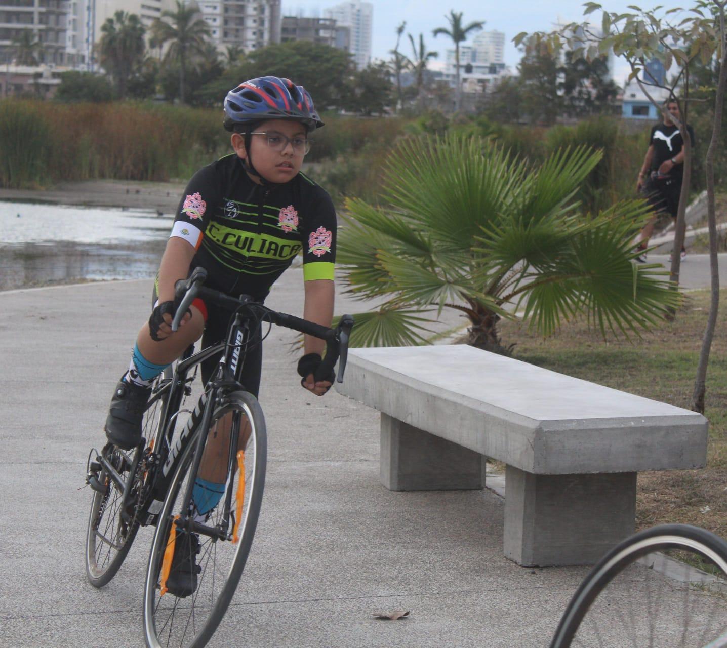 $!Pedalistas de Sinaloa participan en Serial Infantil de Ruta