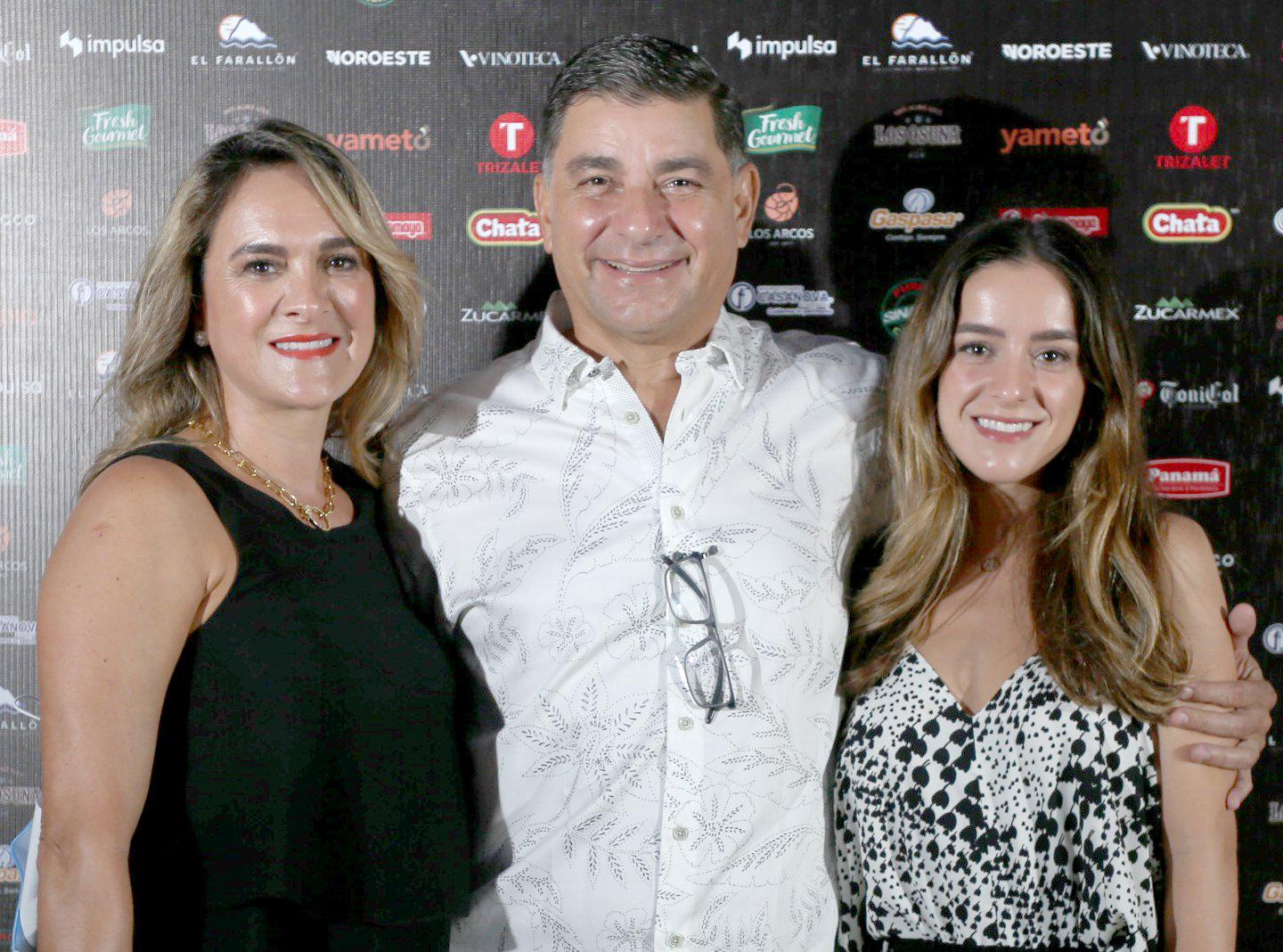 $!Lucy Rodríguez de Lizárraga, Arturo Lizárraga Mercado y Lucy Lizárraga Rodríguez.