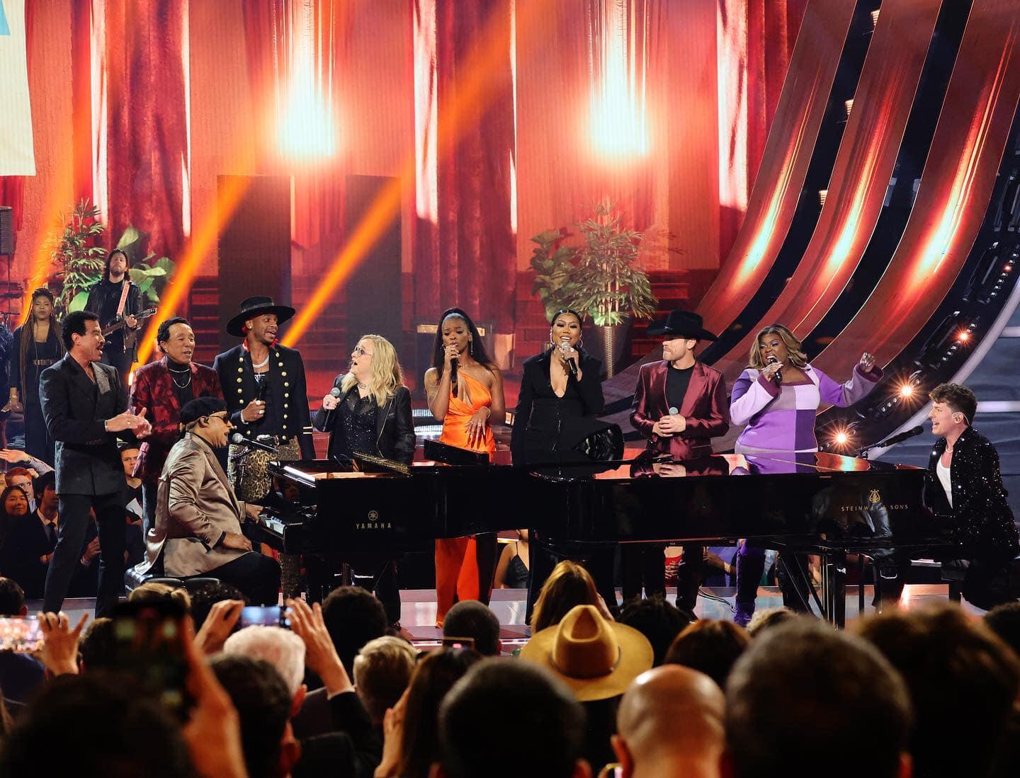 $!Es Taylor Swift la artista del año en los American Music Awards 2022