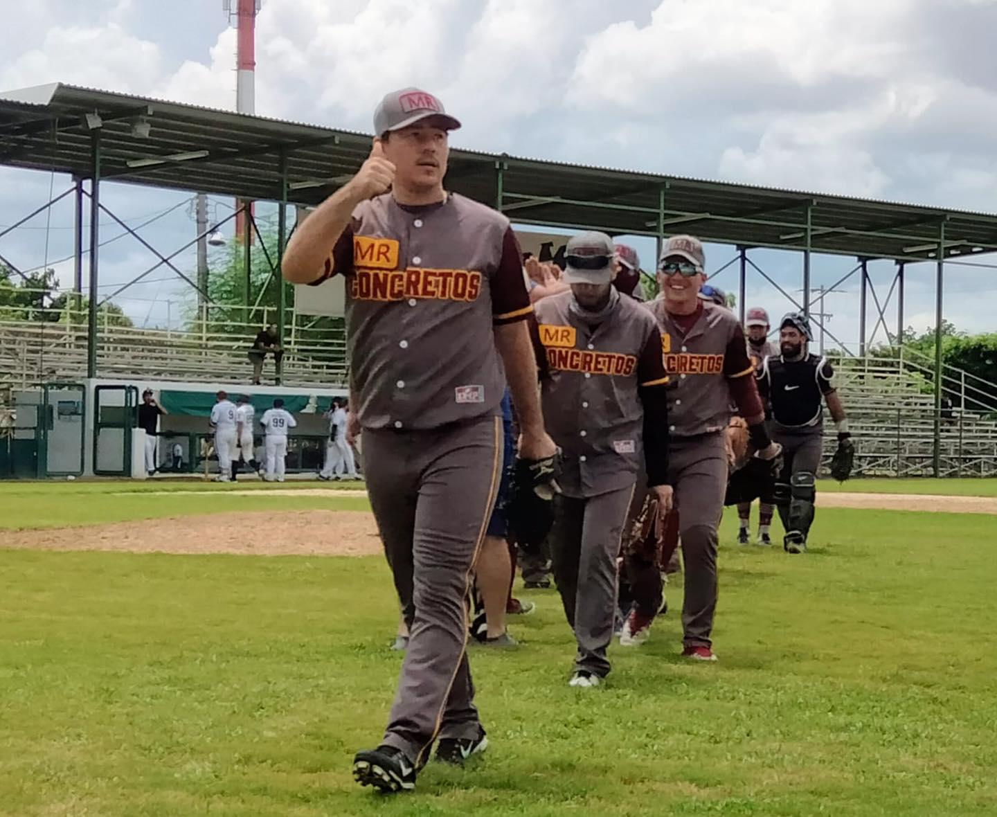 $!Mr. Concretos se queda con la serie y deja listas las semifinales de la Liga JAPAC de Beisbol de Primera Fuerza, en Culiacán