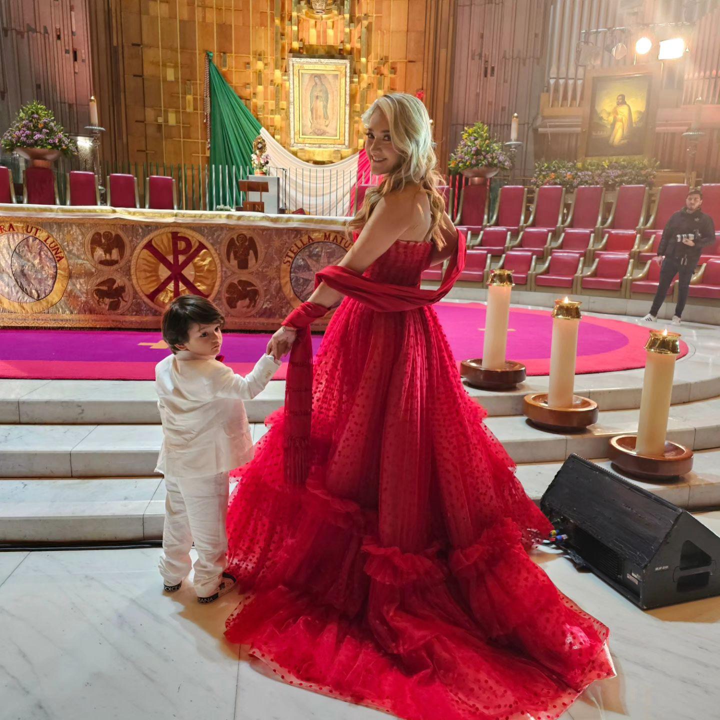 $!Cantan artistas mexicanos a la Virgen de Guadalupe en su día