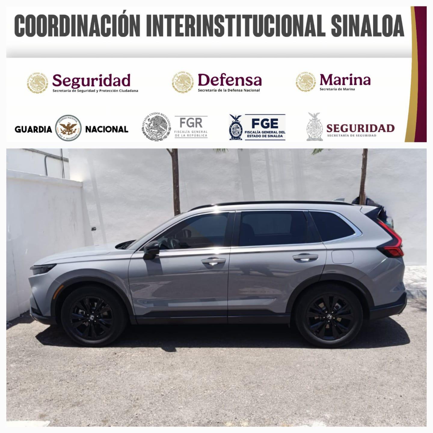 $!Confiscan un arma larga y ponchallantas en el vehículo asegurado tras persecución en Culiacán