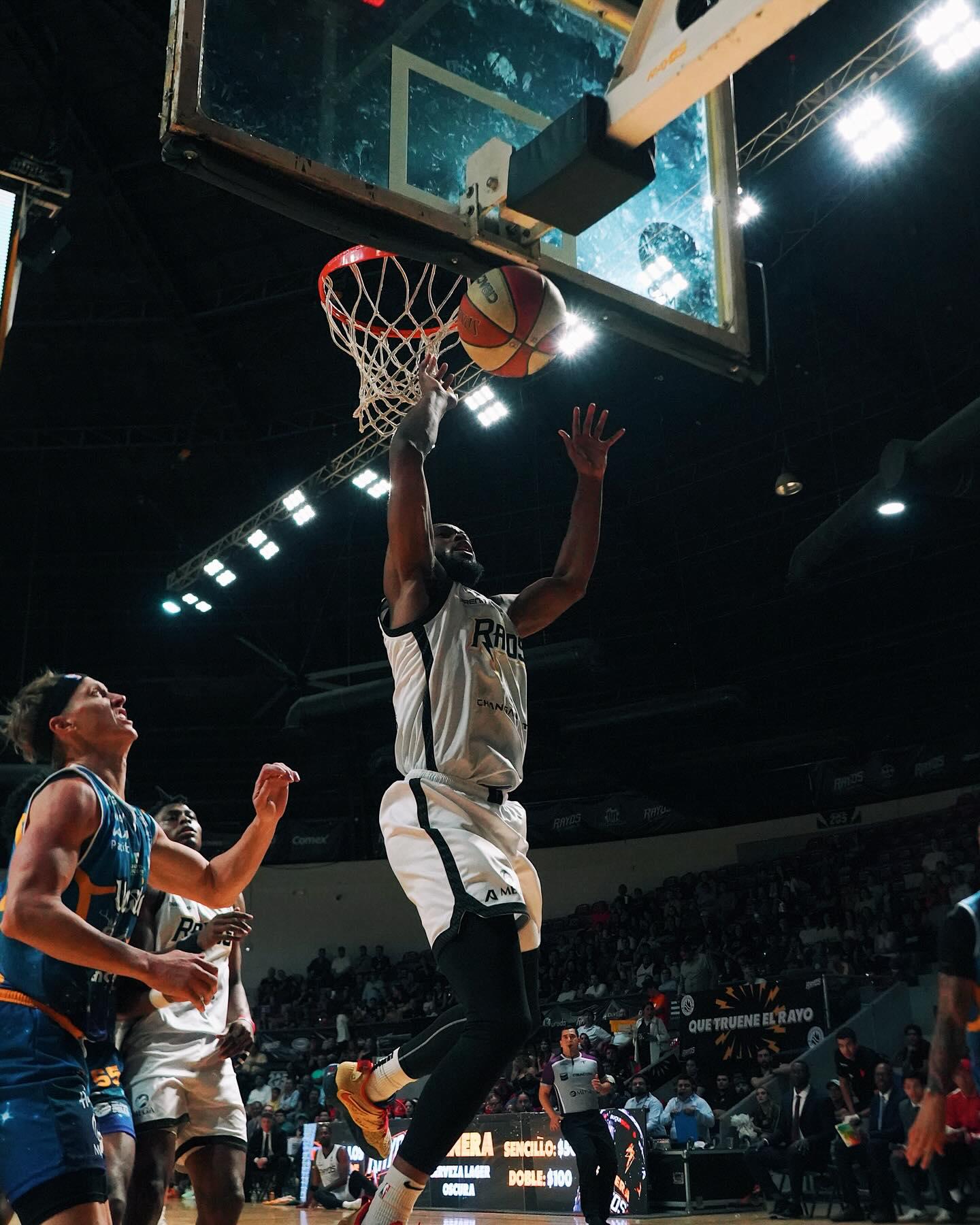 $!Rayos le cierra el paso a Venados Basketball en Hermosillo