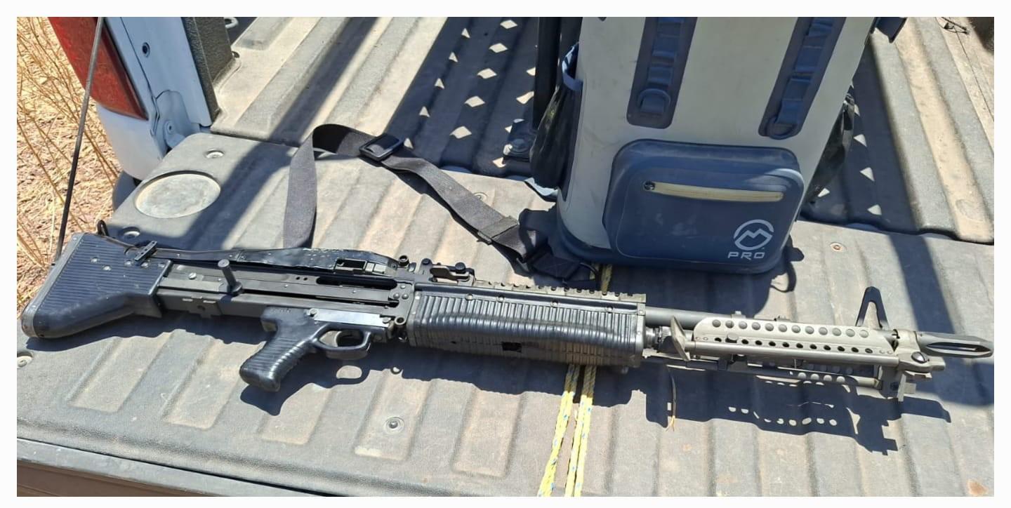 $!Aseguran vehículo con armamento en Culiacán durante operativo interinstitucional