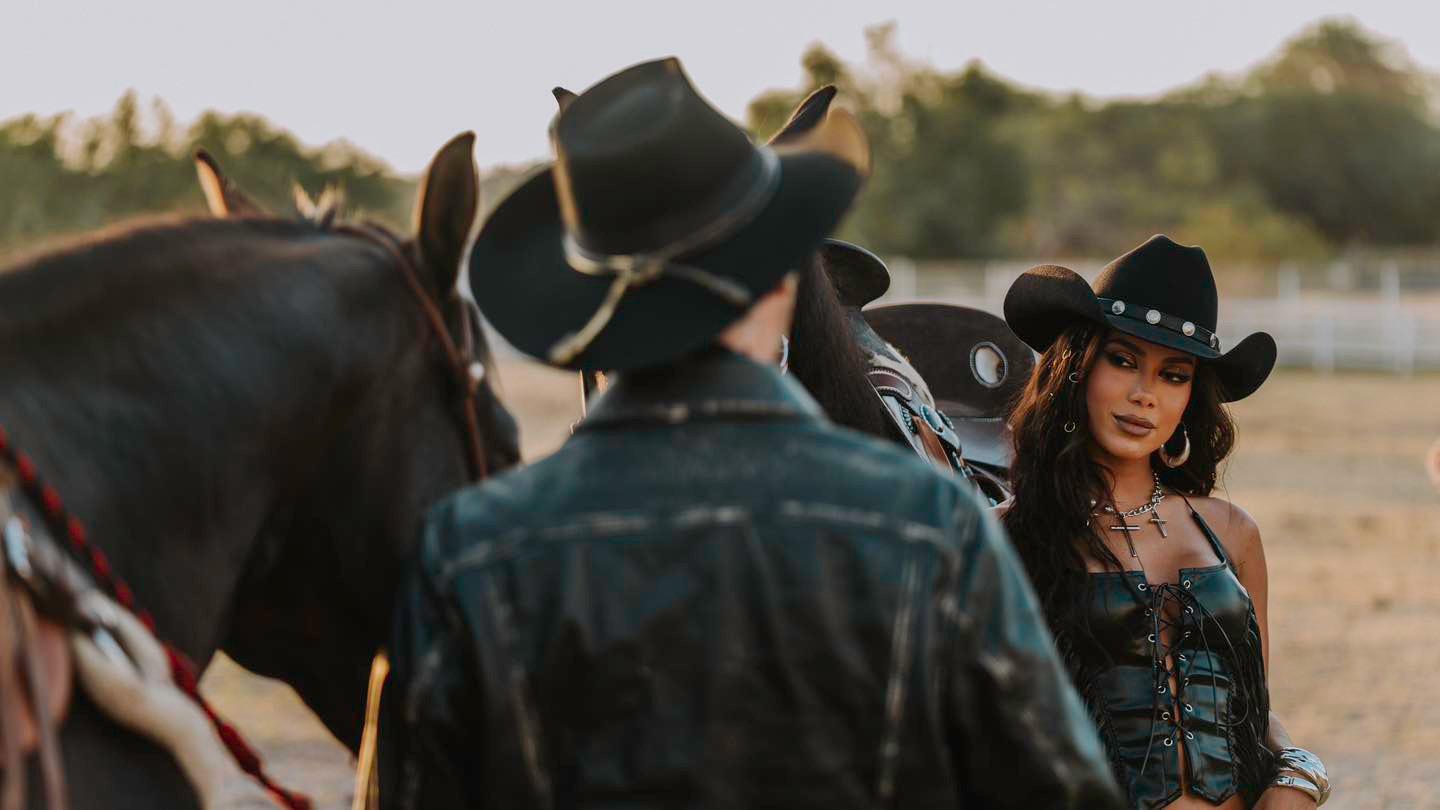 $!Causan furor Anitta y Alejandro Fernández con ‘La Tóxica’