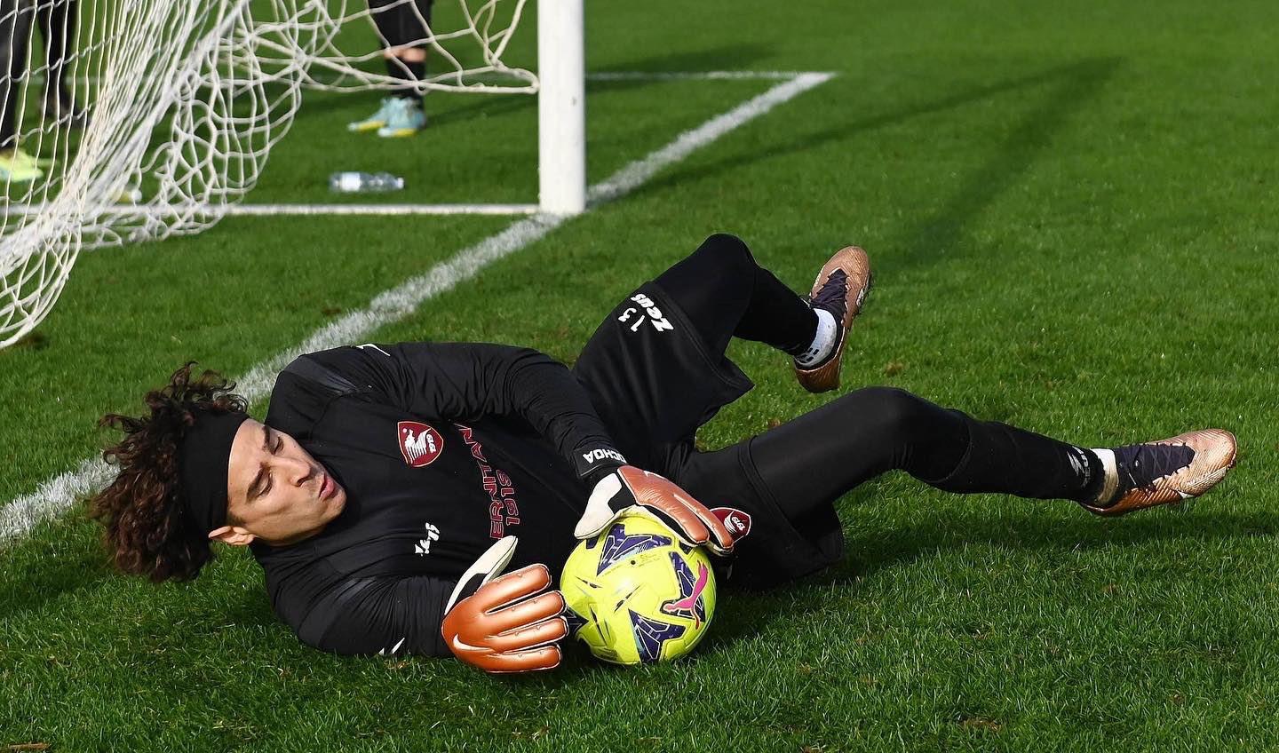 $!Memo Ochoa firma con el Salernitana de la Serie A