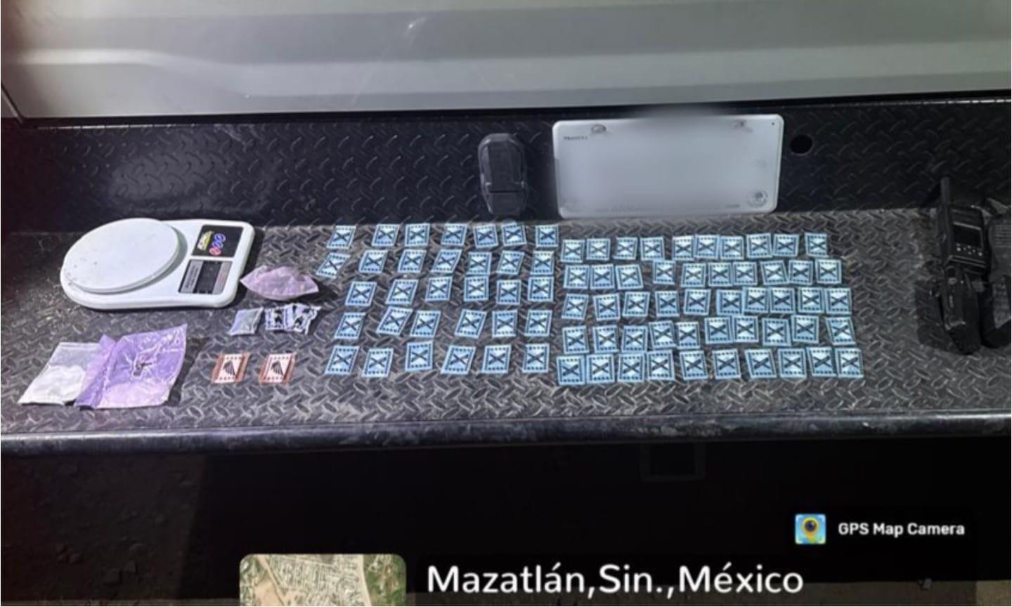 $!Semar asegura 40 tragamonedas y presunta droga en Mazatlán y Escuinapa