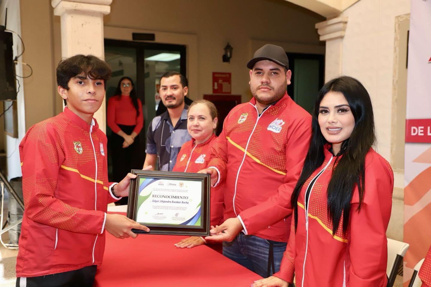 $!Parten deportistas elotenses al estatal de los Juegos Conade