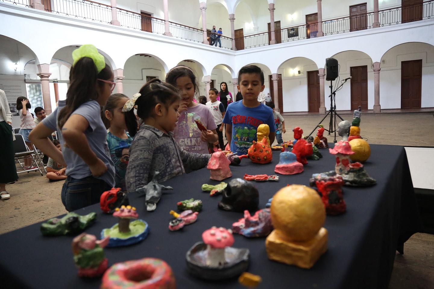 $!La exposición incluyó trabajos de modelado.