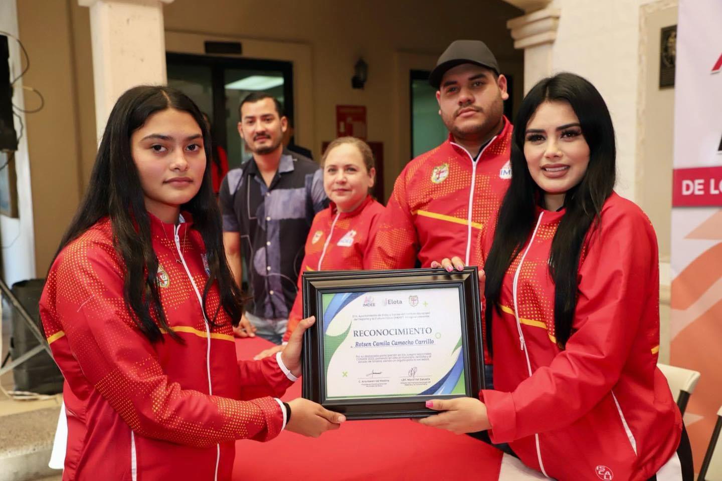 $!Parten deportistas elotenses al estatal de los Juegos Conade