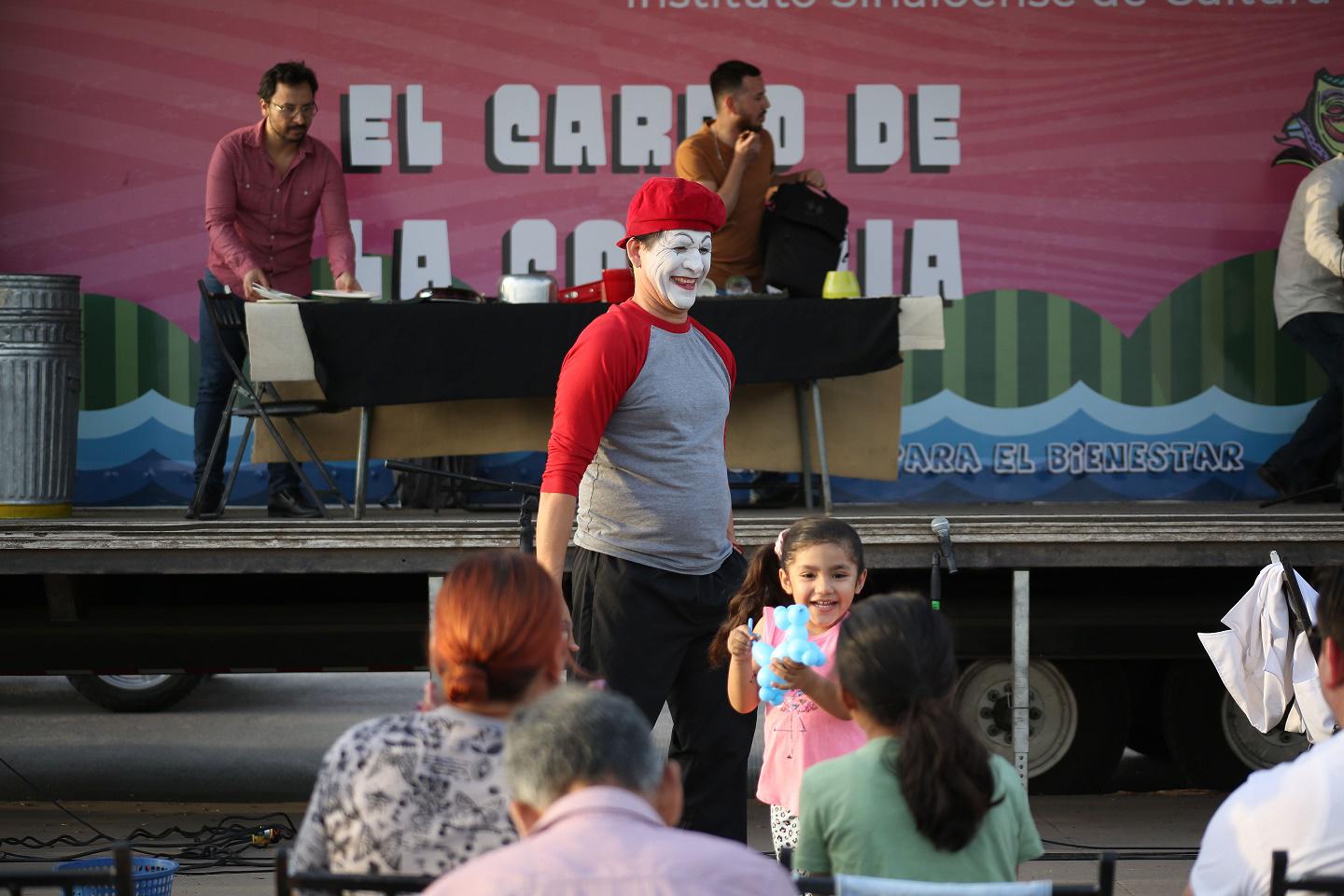 $!La Compañía Estatal de Teatro de Calle del Isic regala a los niños alegría.