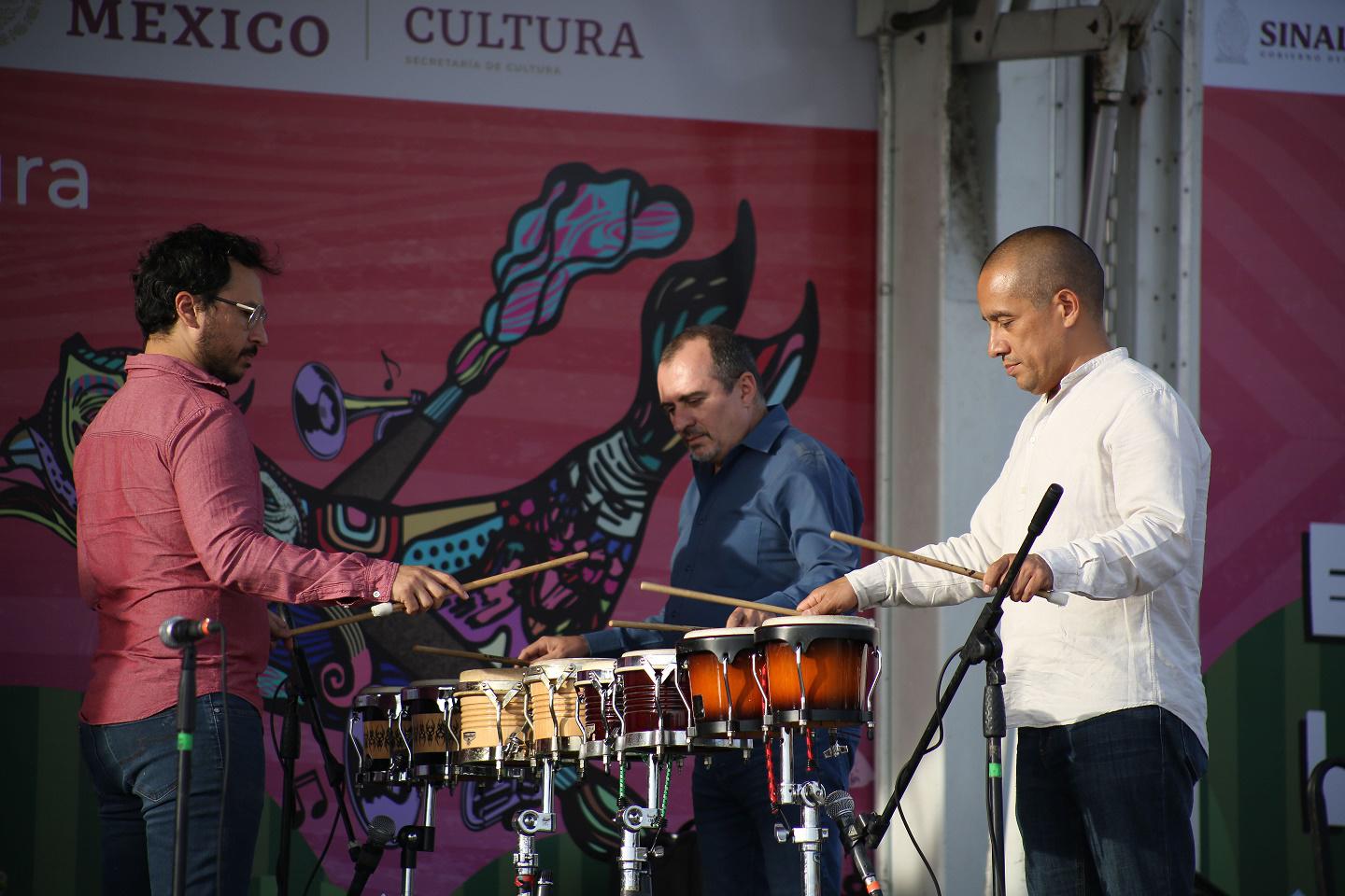 $!SAFA participó con algunas piezas de su amplio repertorio para percusiones.