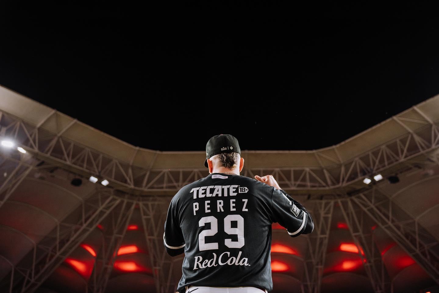 $!Tomateros de Culiacán rinde homenaje a Óliver Pérez