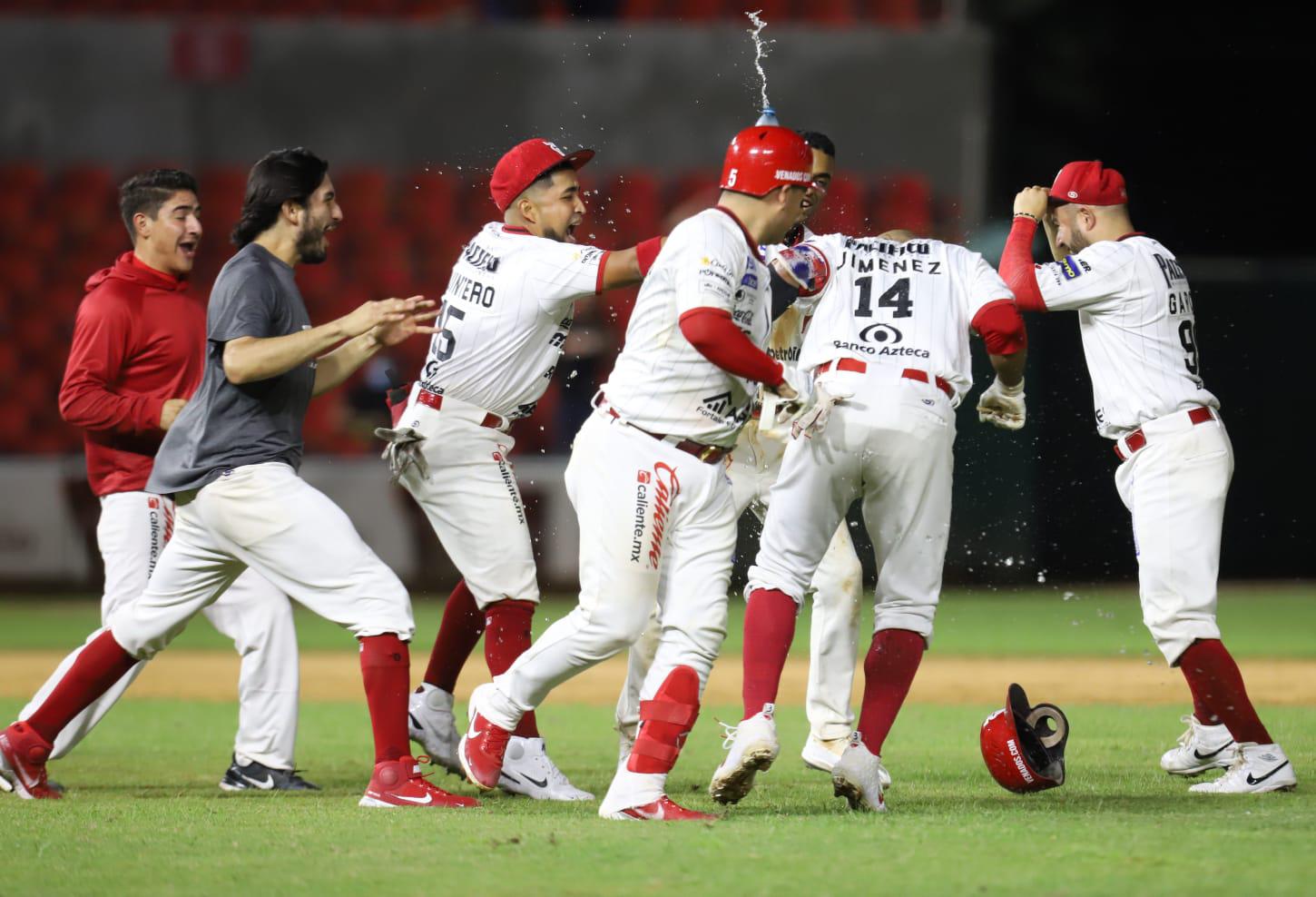 $!Venados de Mazatlán deja tendido a Charros de Jalisco en feria de carreras