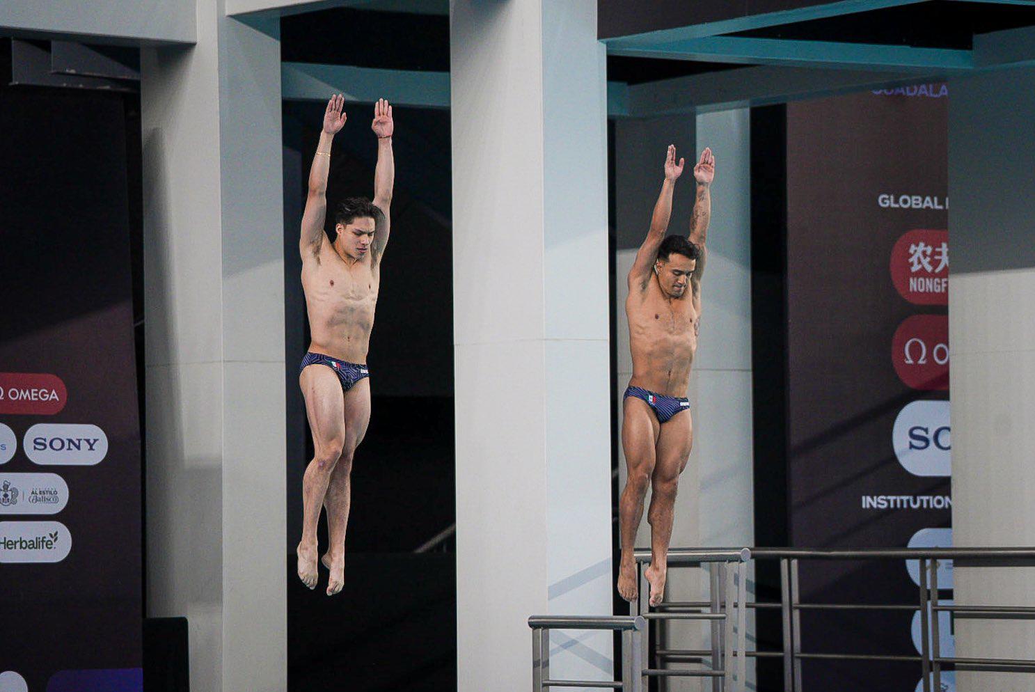 $!Osmar Olvera y Juan Celaya conquistan oro histórico en Copa del Mundo de Clavados