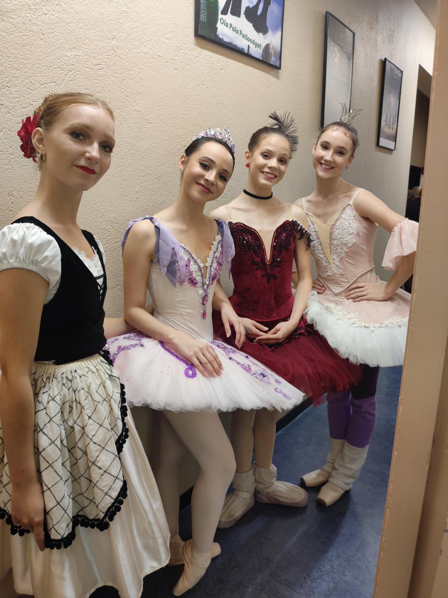 $!Aby junto a sus compañeras competidoras de Holanda y Letonia.