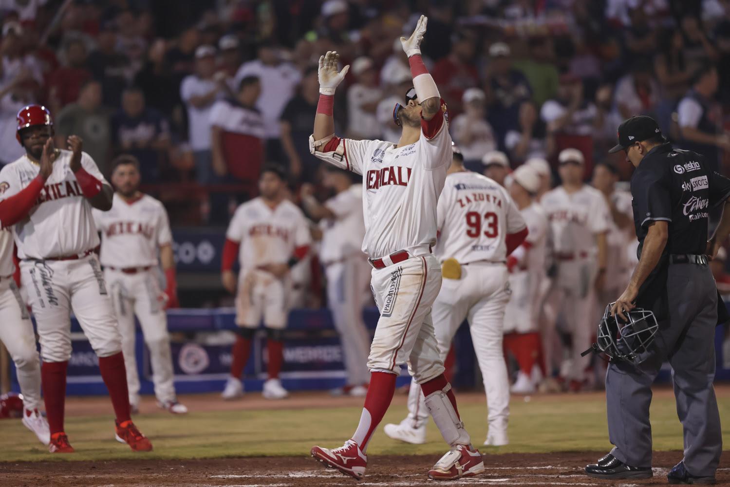 $!Estalla la ofensiva emplumada ante gran noche de ‘El Rey David’