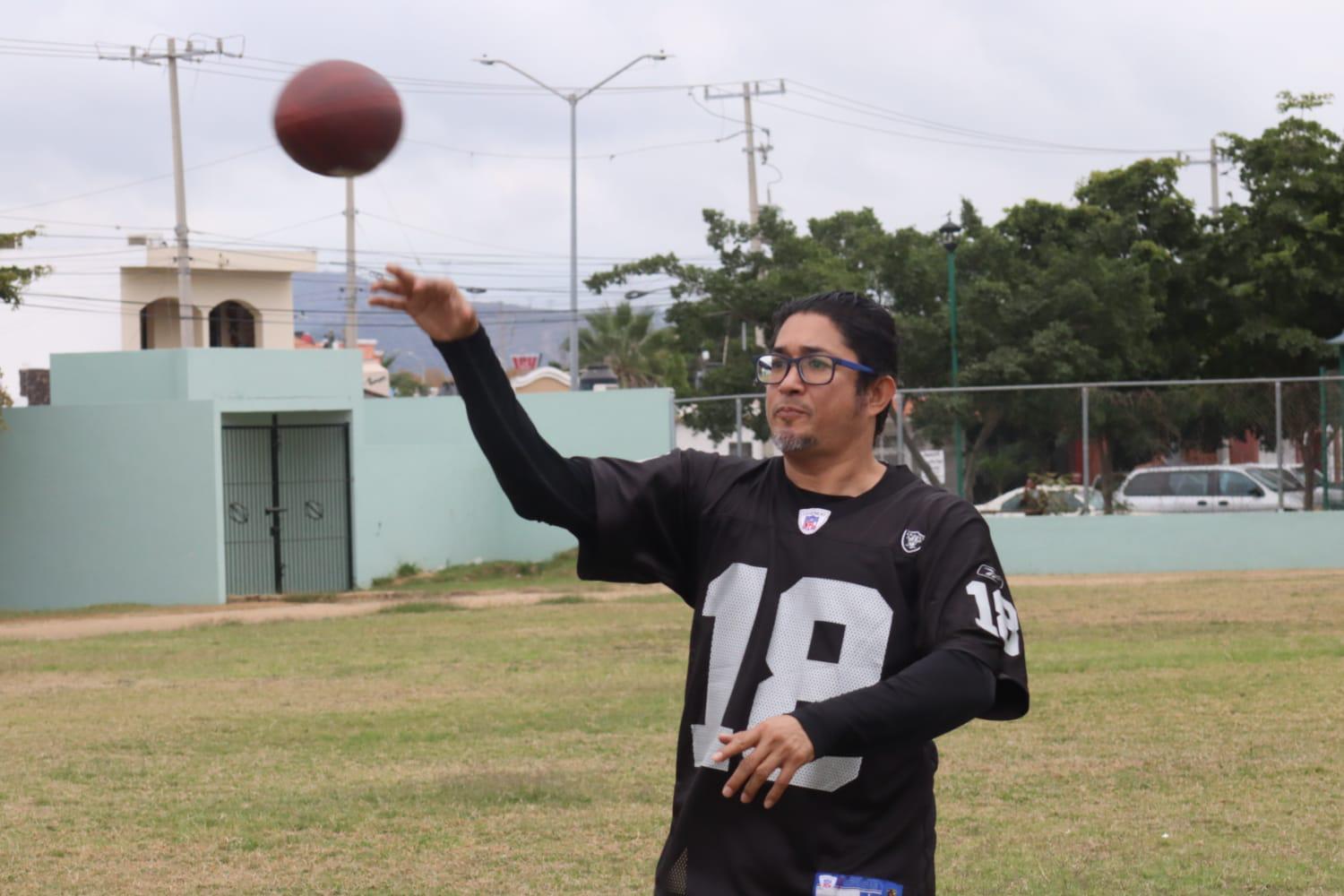 $!El curso de Tochito NFL llega a los emparrillados