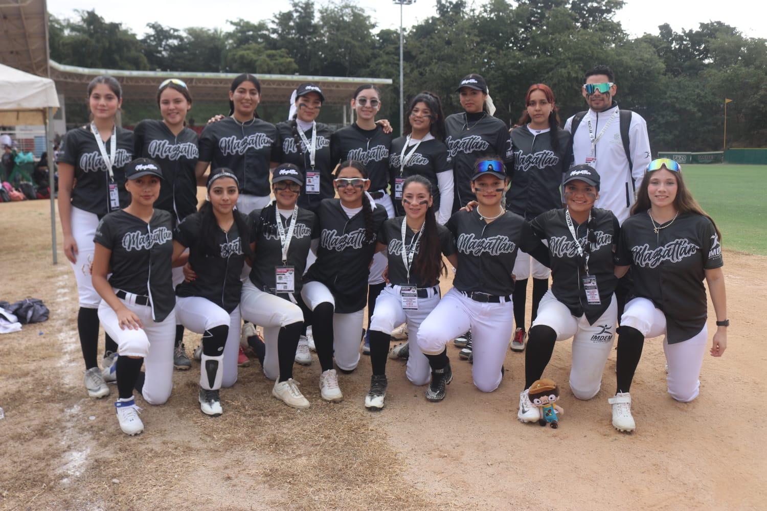 $!Softbolistas de Mazatlán se cuelgan el oro en la Juvenil Menor Femenil
