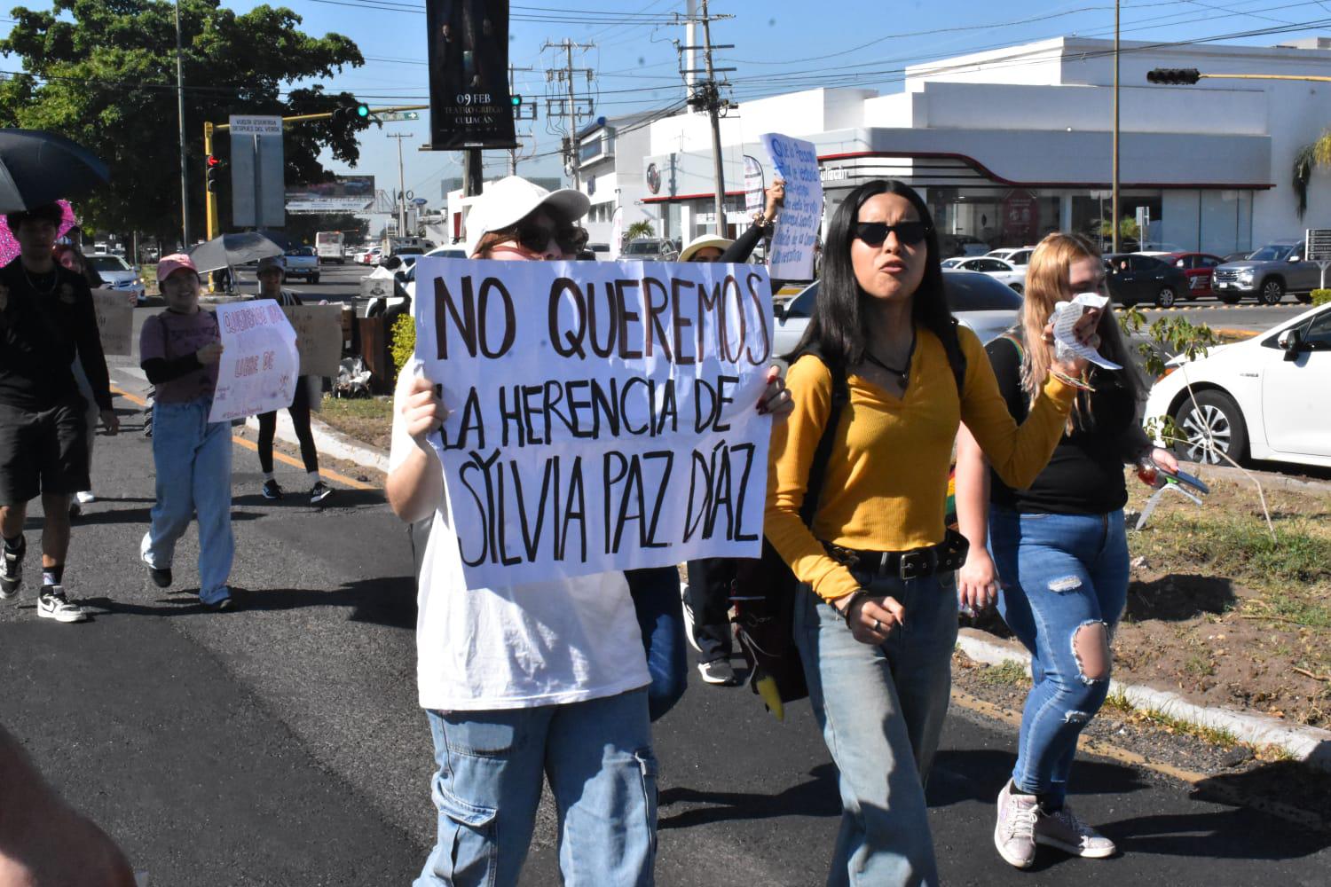 $!¡Rector por dedazo: no!, alumnos y docentes de la UAdeO marchan en Culiacán