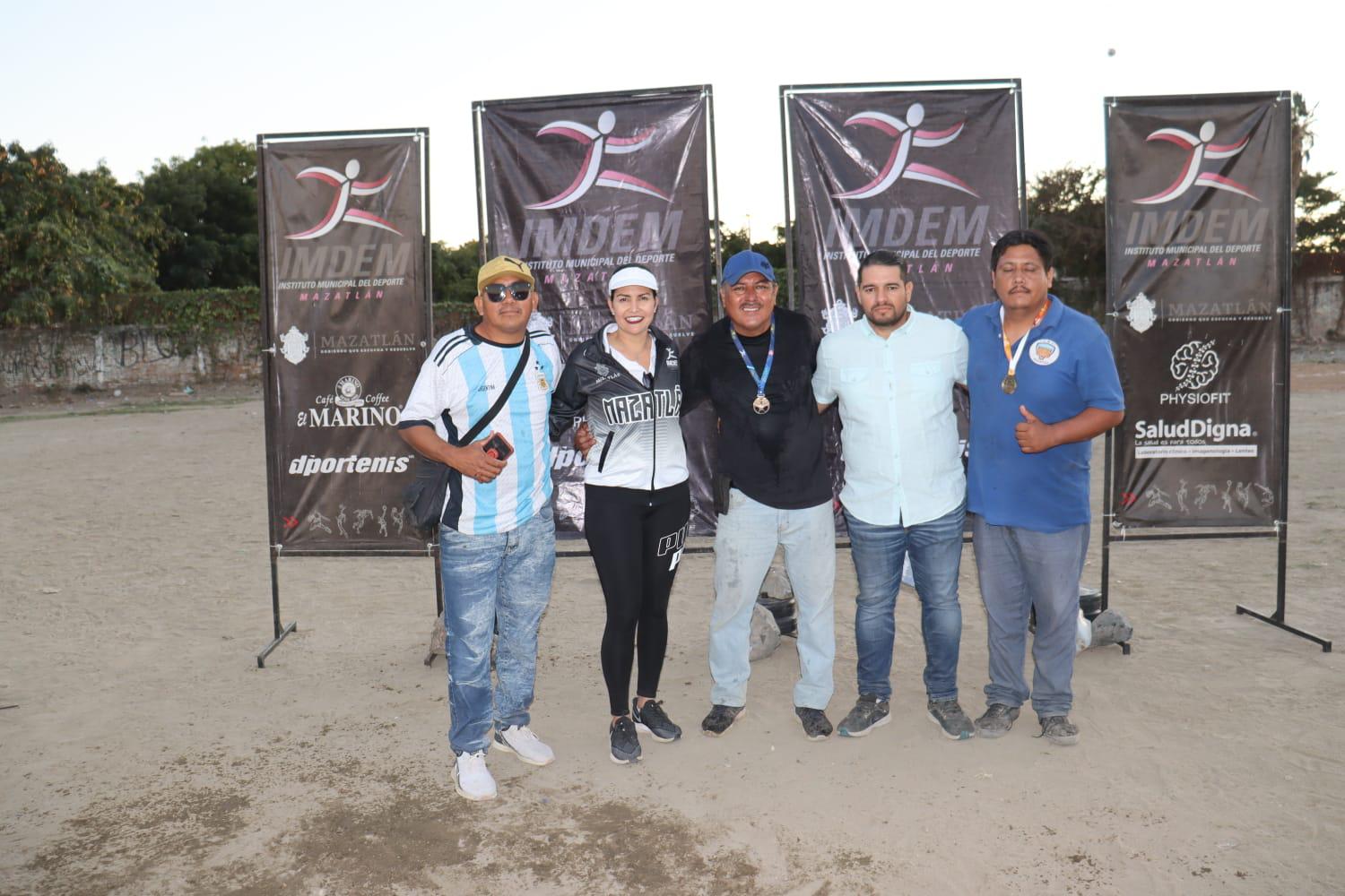 $!Premian a los campeones del Torneo de Futbol de las Colonias Populares