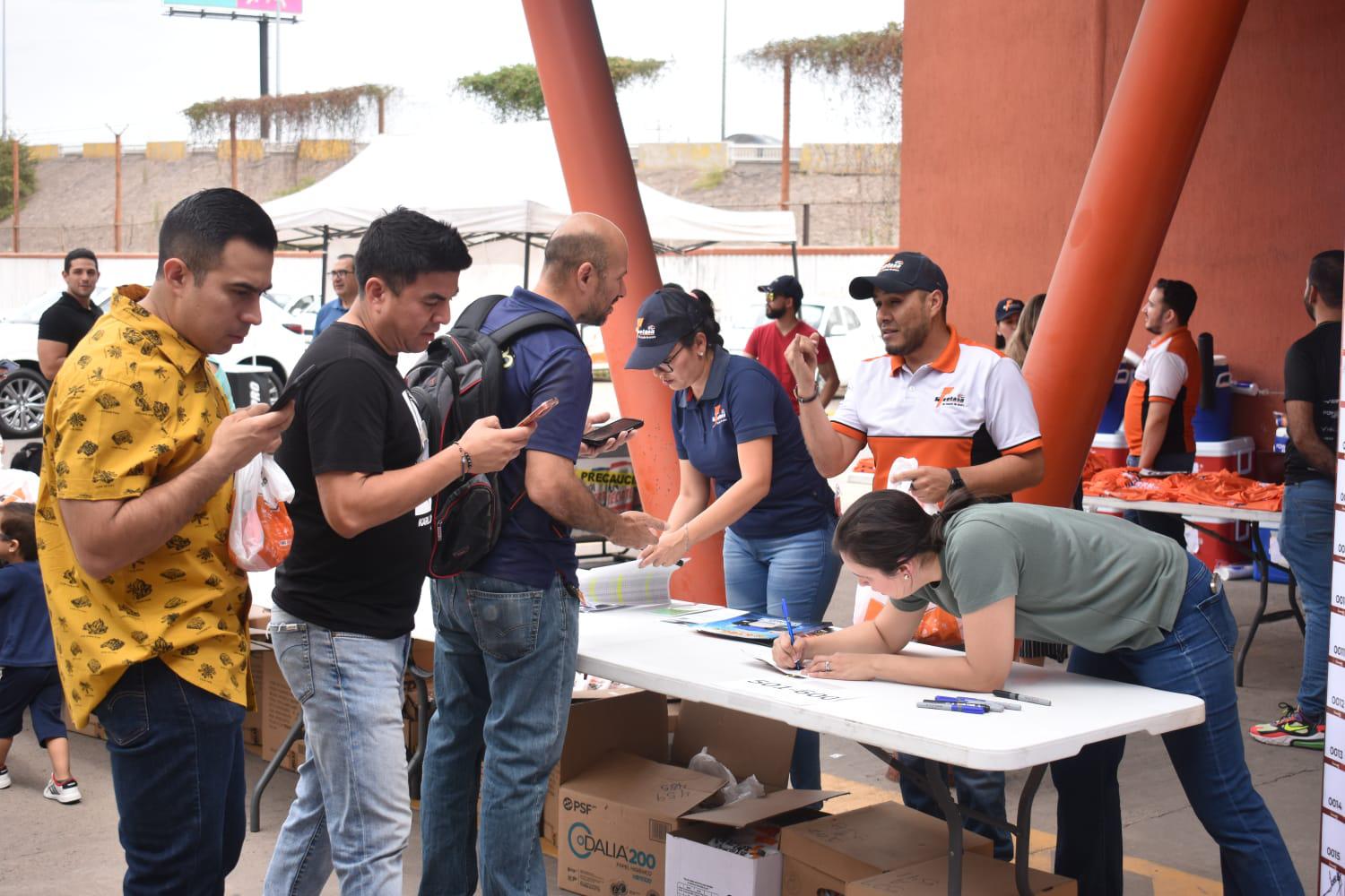 $!Los competidores recogieron sus kits y disfrutaron de la Expo Convivencia.