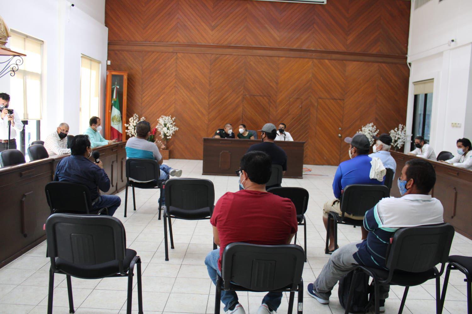 $!Vendedores de playa en Mazatlán deberán desinfectar todo lo que vendan al turista
