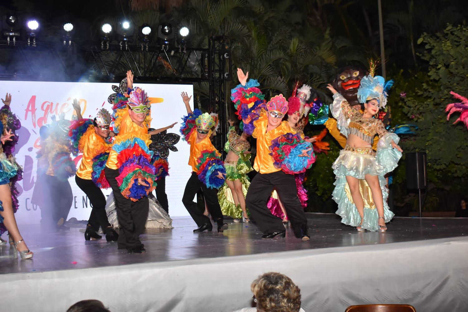 $!La Compañía Folclórica Sinaloense pone el ambiente festivo al evento.