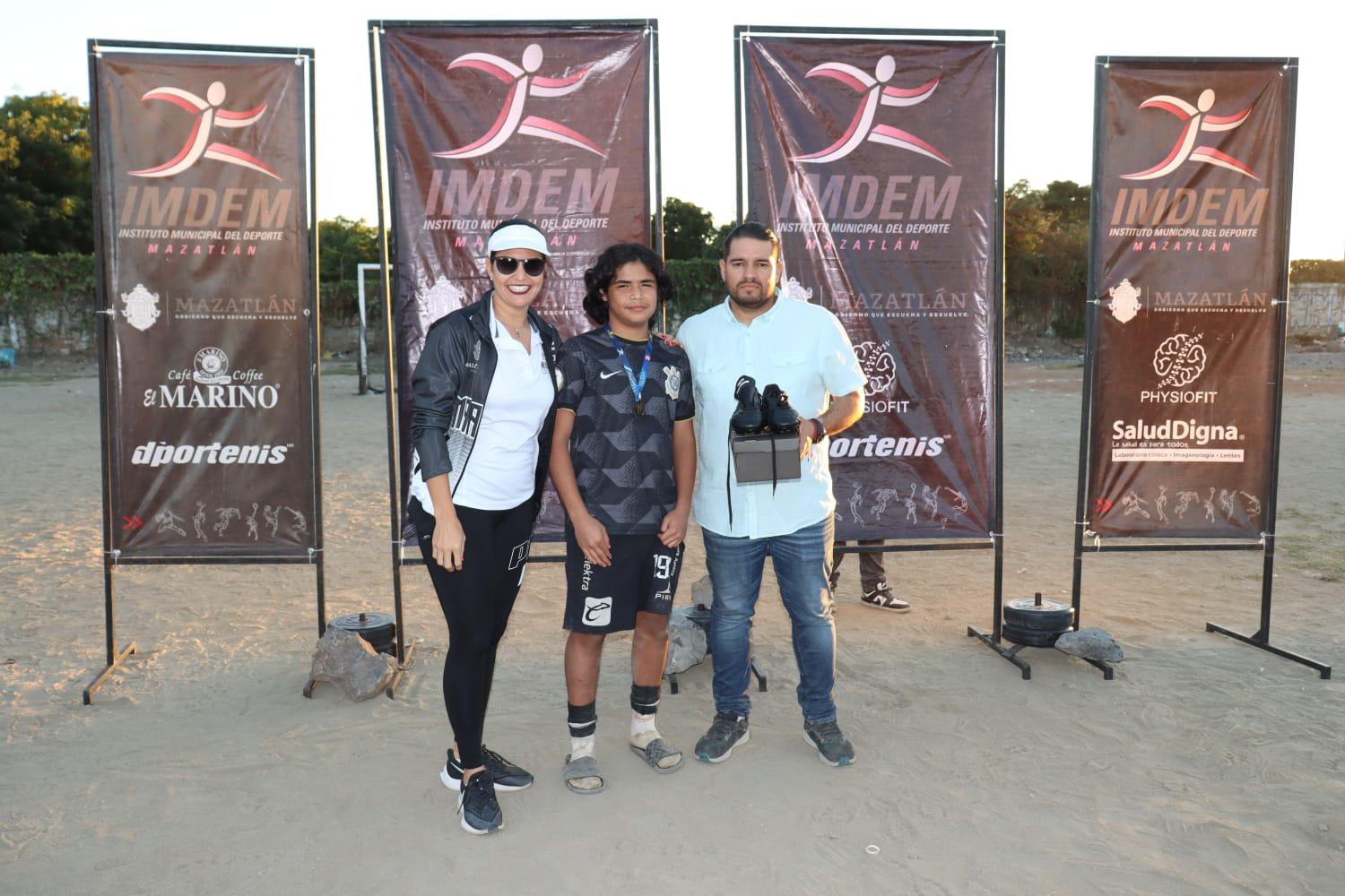 $!Premian a los campeones del Torneo de Futbol de las Colonias Populares