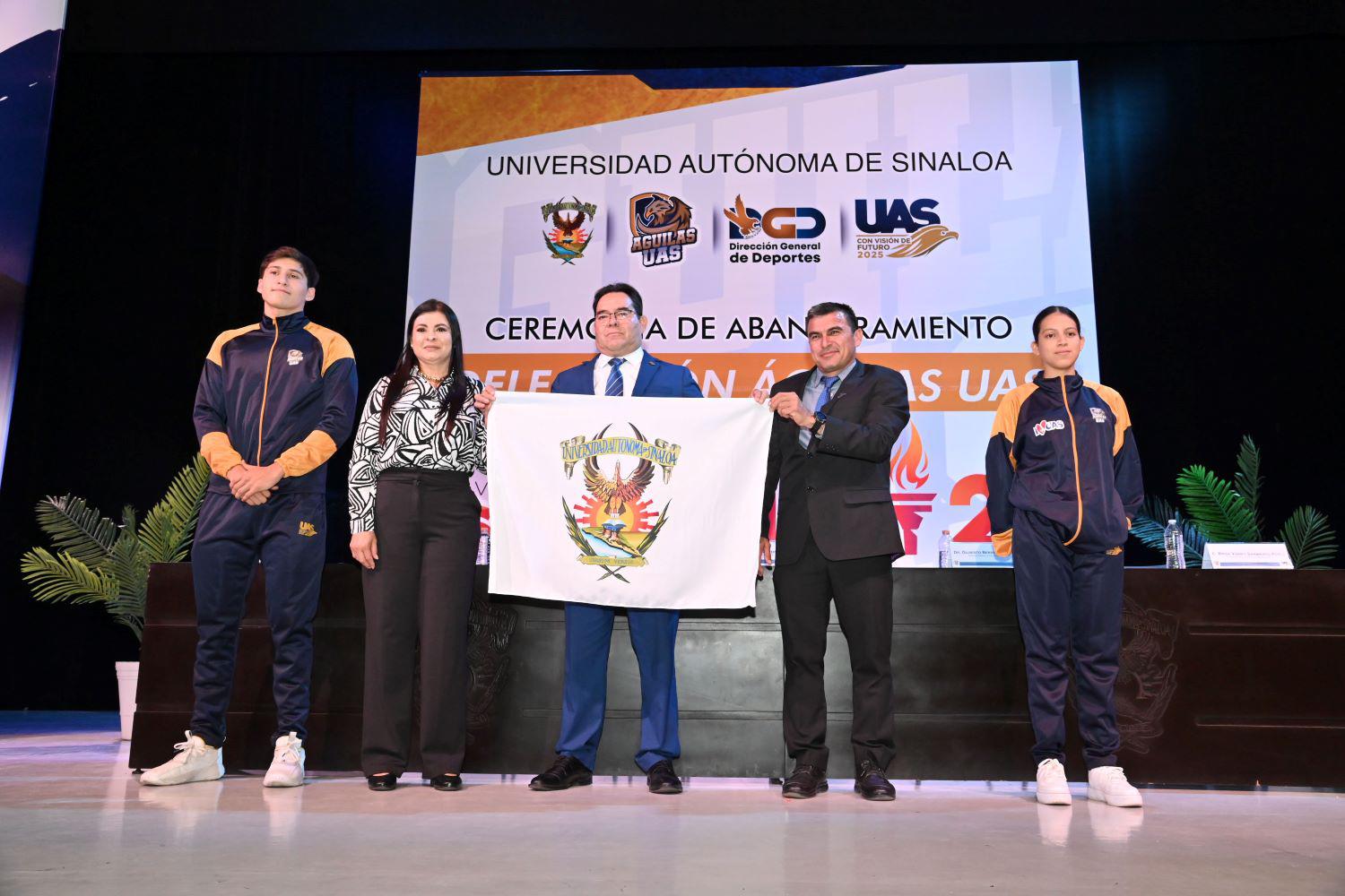 $!Abandera UAS a delegación que participará en Universiada Nacional