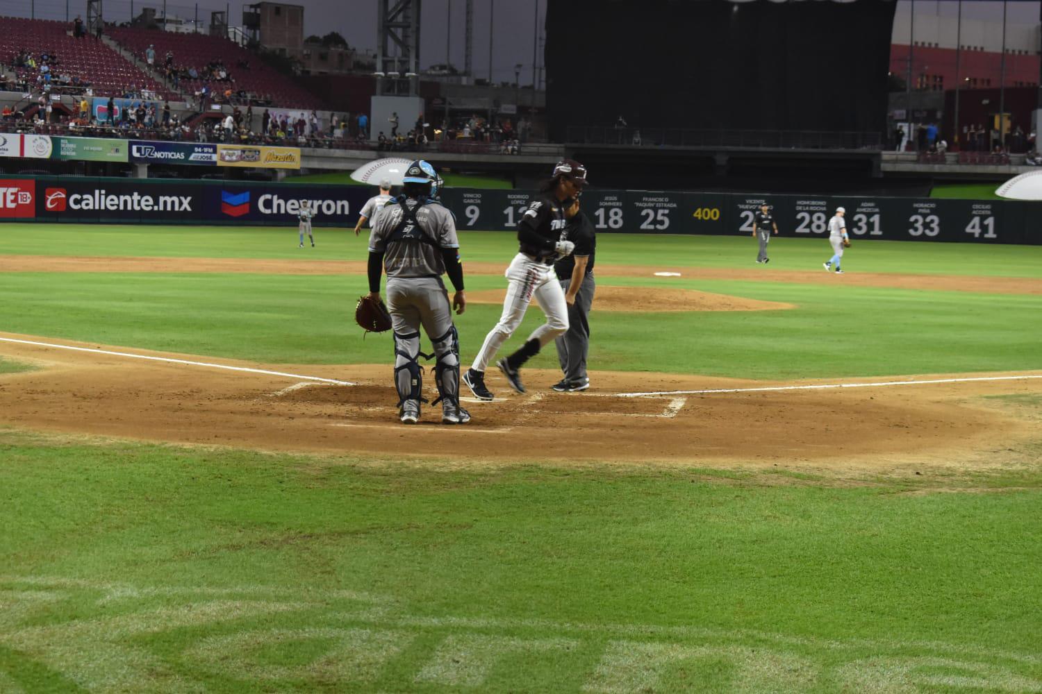 $!Algodoneros de Guasave se lleva la serie en Culiacán
