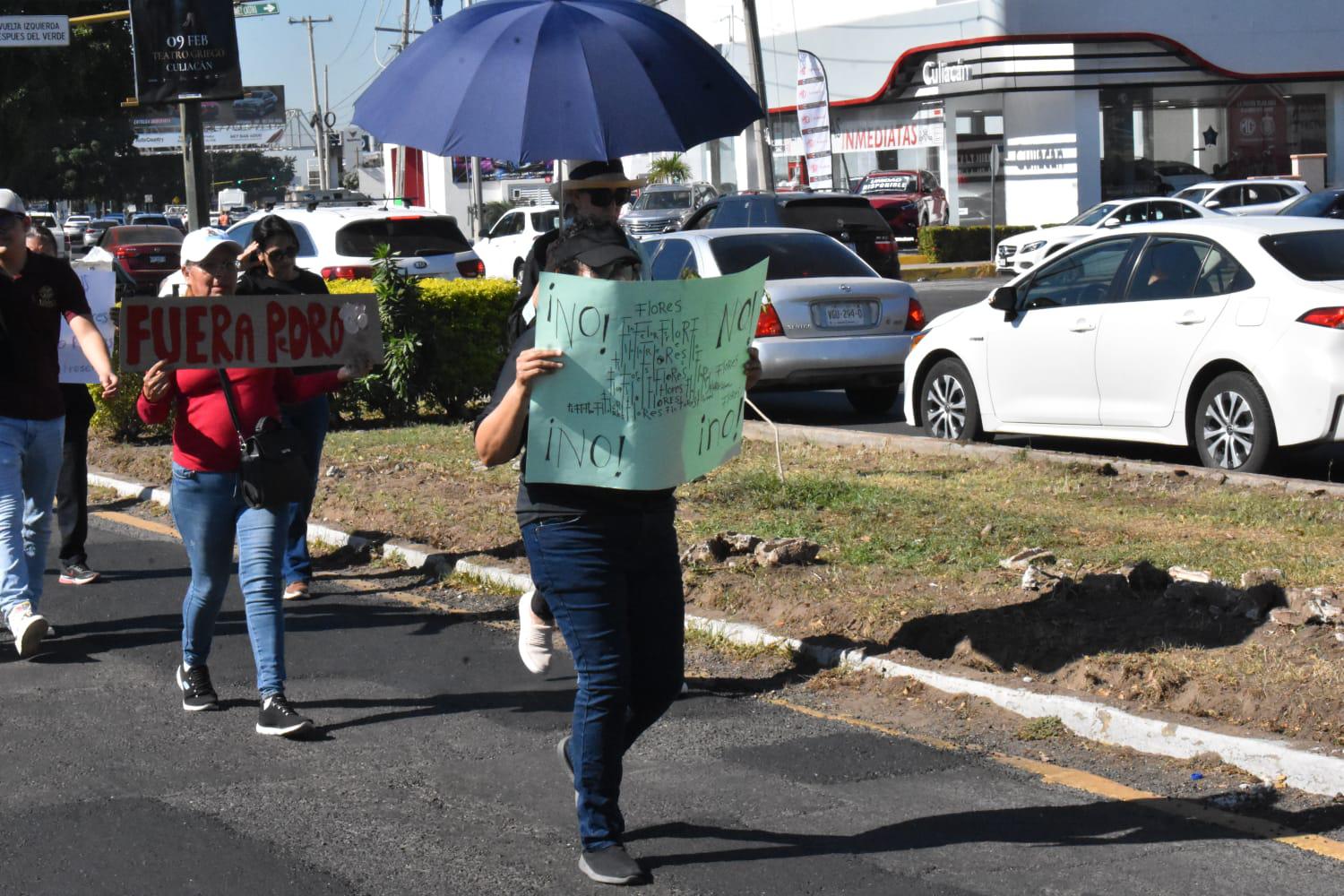 $!¡Rector por dedazo: no!, alumnos y docentes de la UAdeO marchan en Culiacán