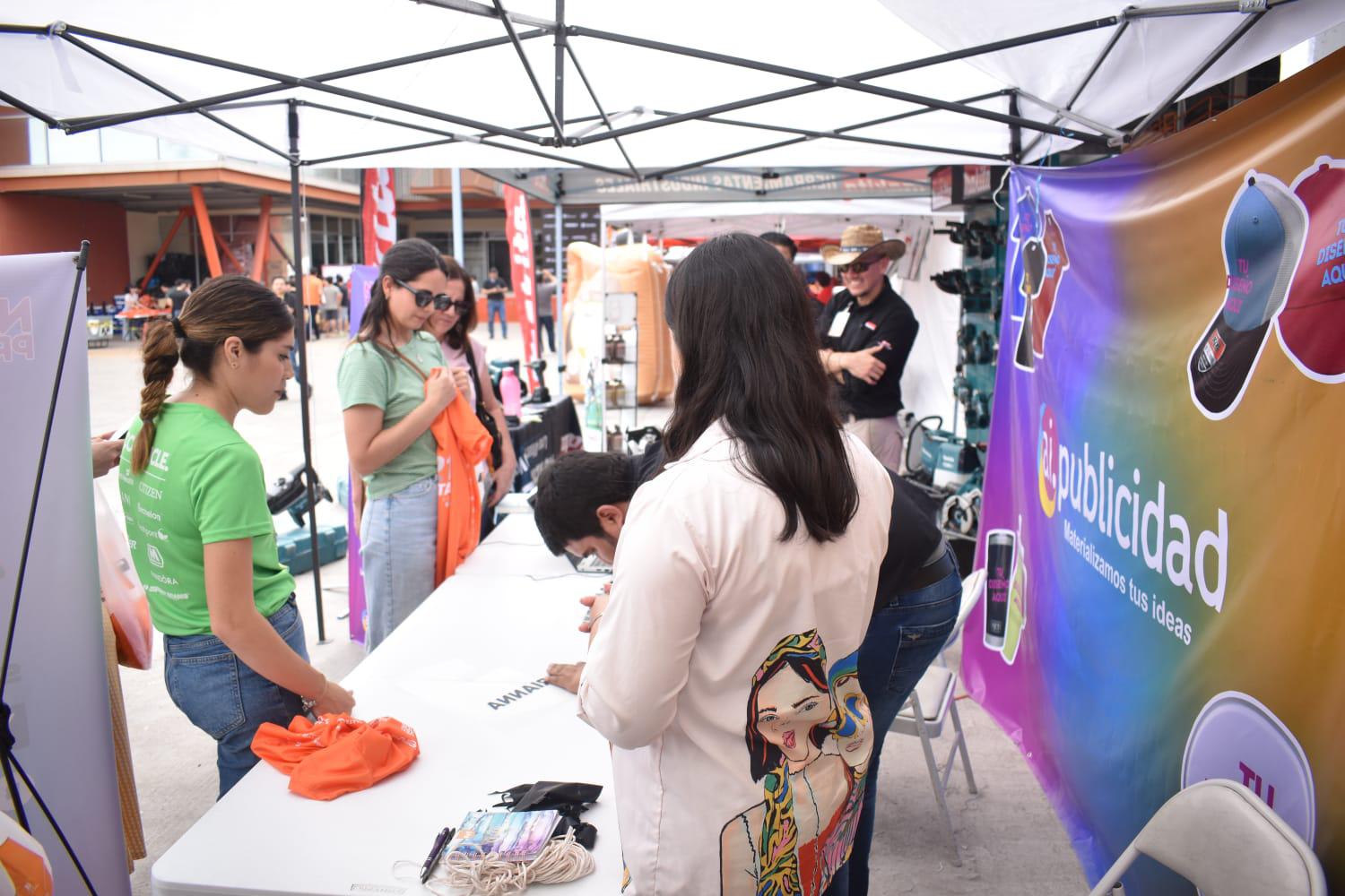 $!Los competidores recogieron sus kits y disfrutaron de la Expo Convivencia.