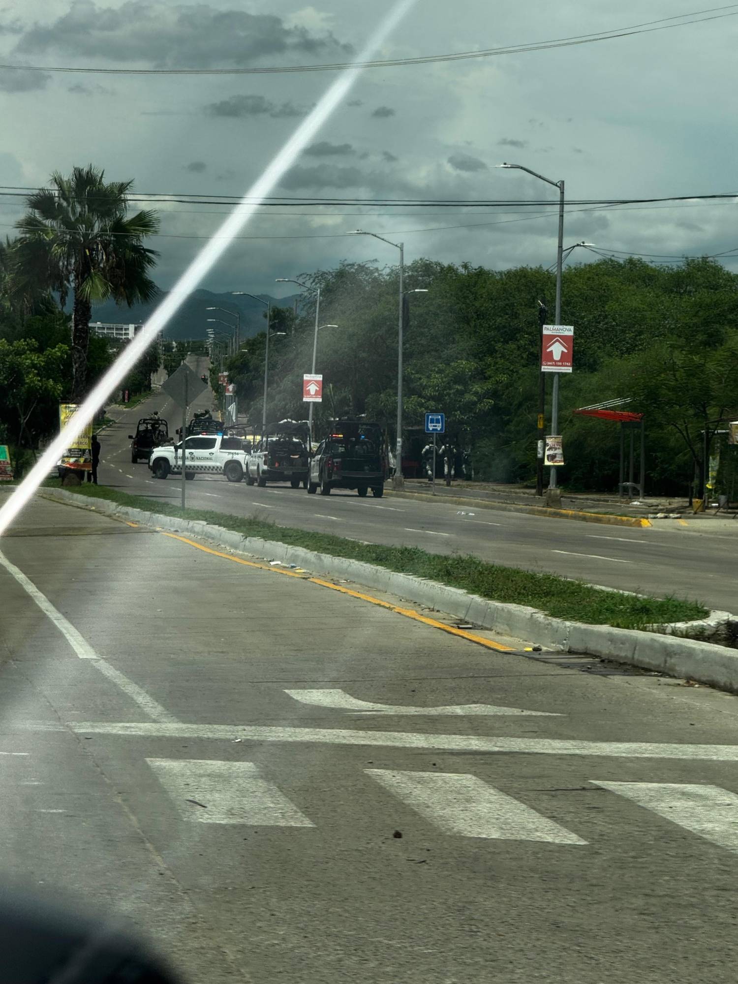 $!Patrulla del Ejército choca con dos autos durante persecución en Culiacán