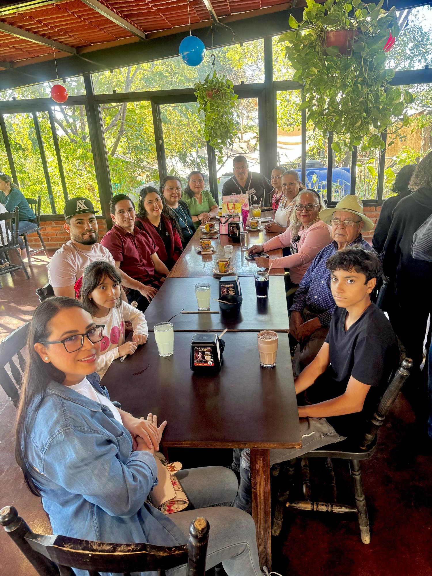 $!María de Lourdes celebró con un desayuno en familia.