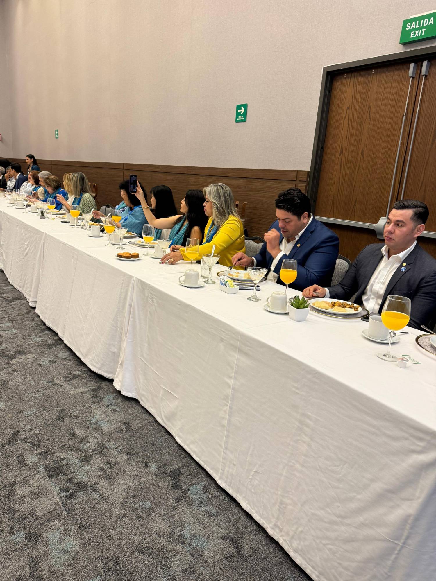 $!Una grata mañana pasaron los socios y amigos de los diferentes clubes rotarios.