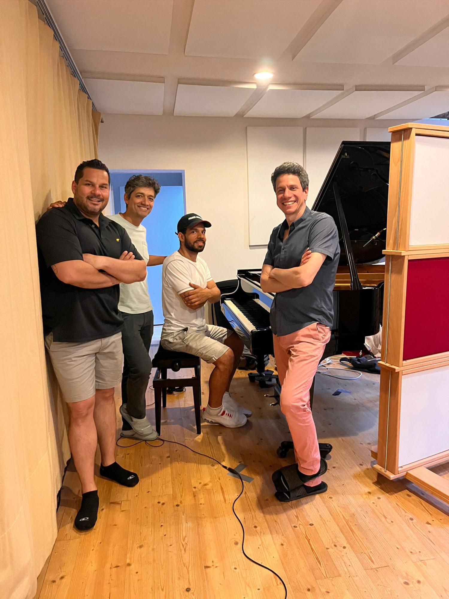 $!De izquierda a derecha, el pianista Pablo Rojas, el percusionista Víctor Fuentes, el arreglista/compositor/contrabajista, Carlos Pino-Quintana.