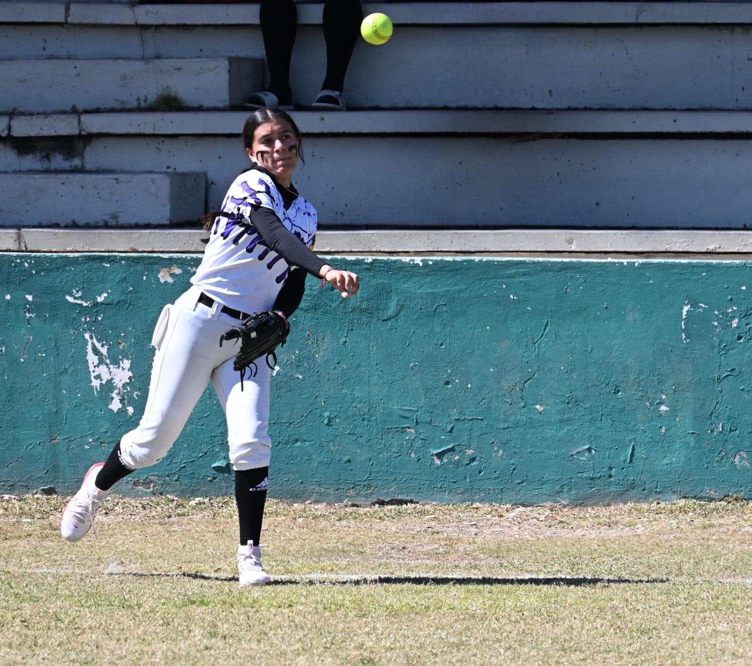 $!Se preparan softbolistas mazatlecas rumbo a la etapa estatal de Juegos Conade
