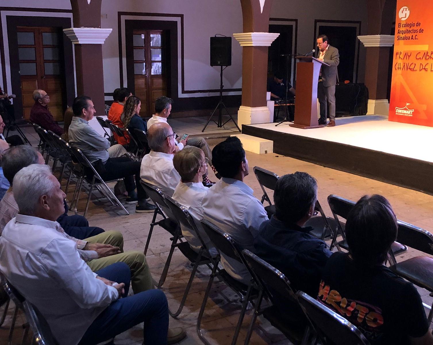 $!A la conferencia acudieron miembros del Colegio de Arquitectos de Sinaloa.