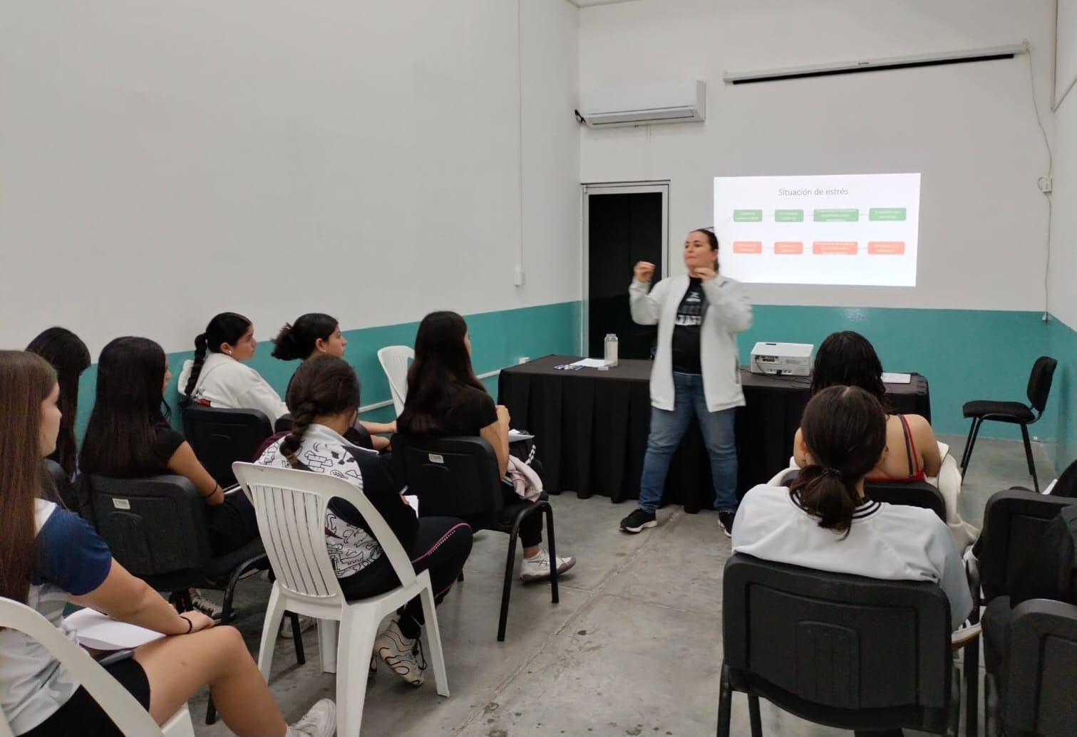 $!Con mentalidad ganadora, encararán voleibolistas de Mazatlán la etapa estatal