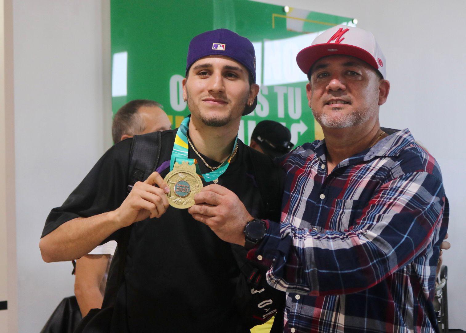 $!Marco Verde es recibido como héroe en Mazatlán