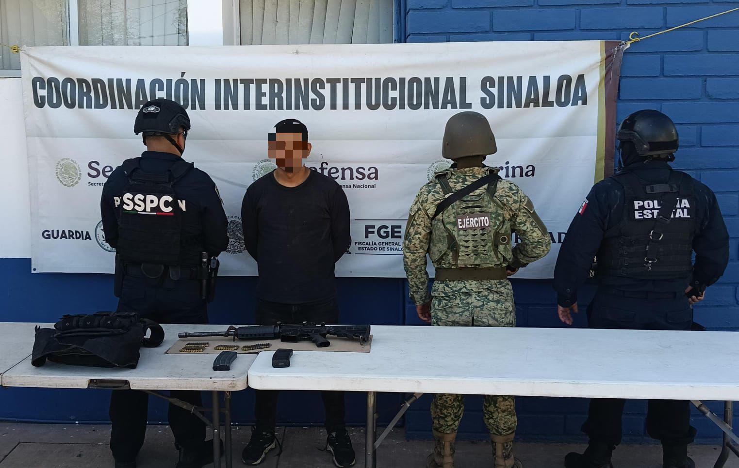 $!Tres detenidos y arsenal asegurado tras agresión a militares en la carretera Culiacán-Navolato