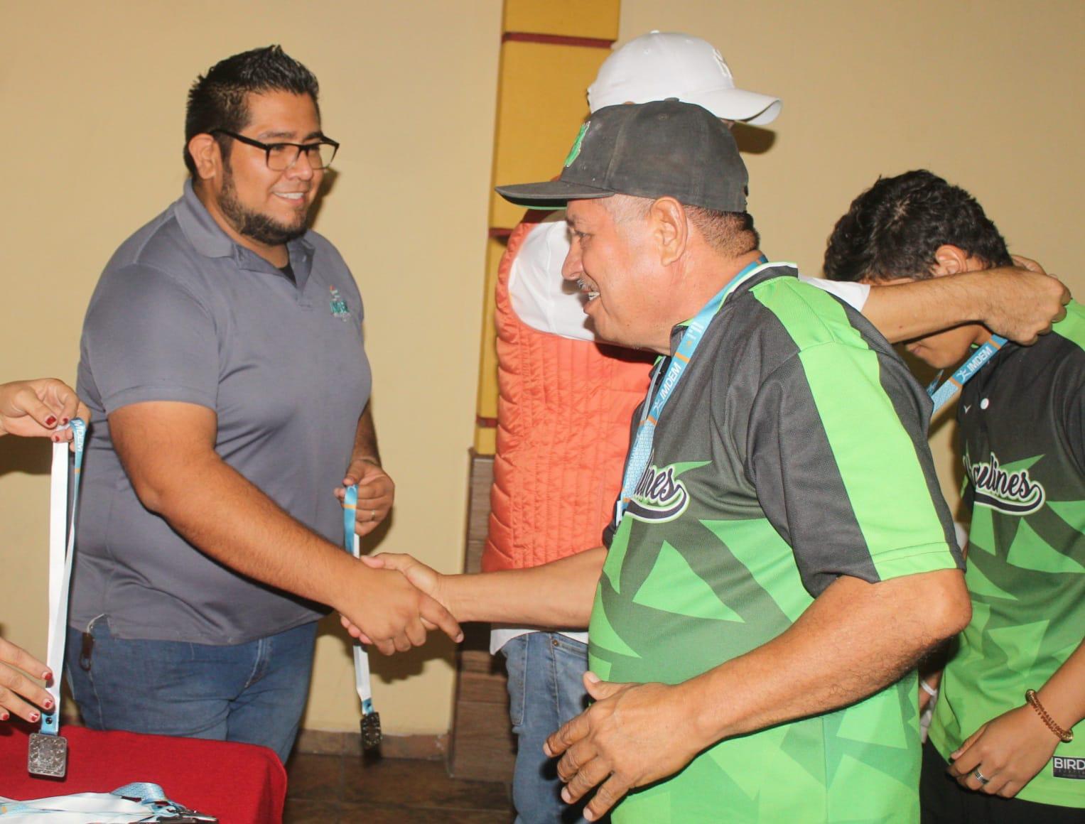 $!Premian a lo mejor de la Liga de Beisbol Nuevos Valores