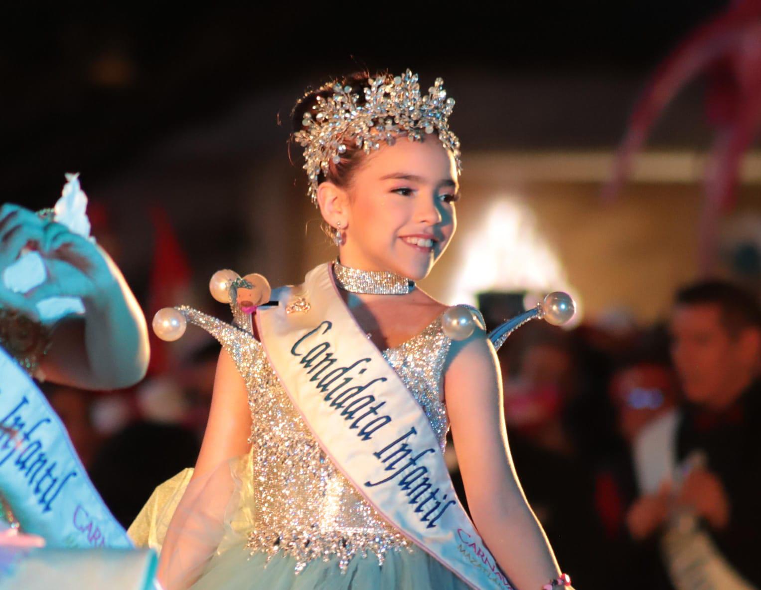 $!Ximena Lizárraga fue vestida por diseñador Edgar Ponce.