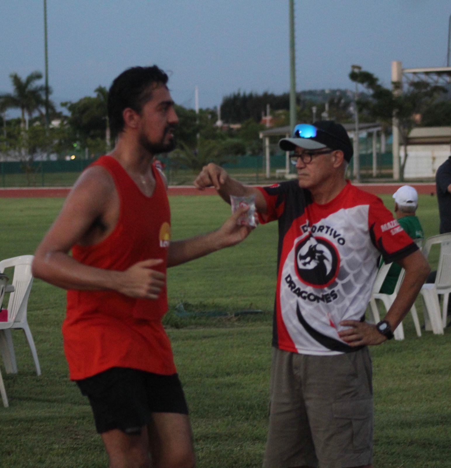 $!Hermanos Labrador se llevan los aplausos en Carrera Día del Abogado