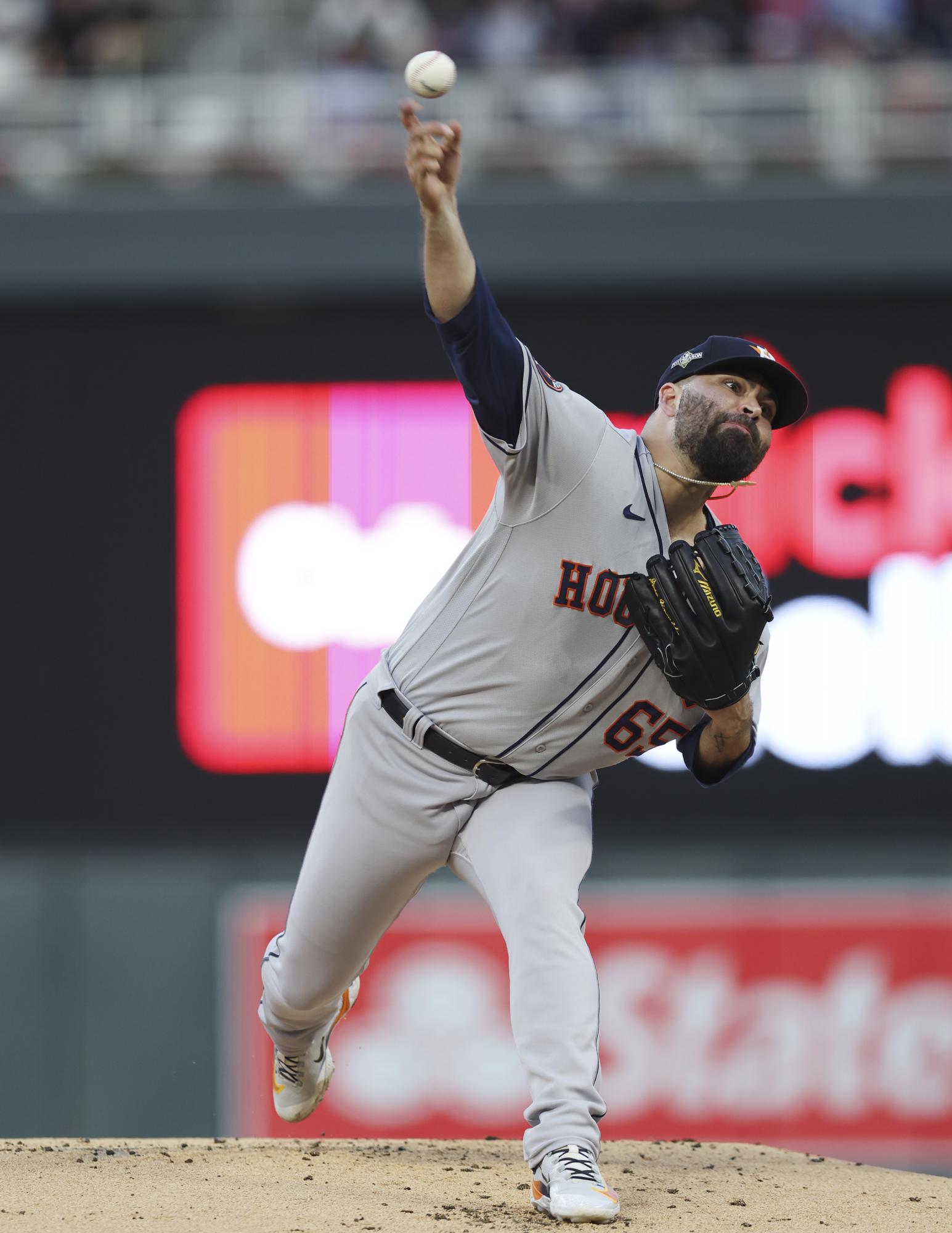 $!Urquidy volvió a crecerse por los Astros en un momento crucial
