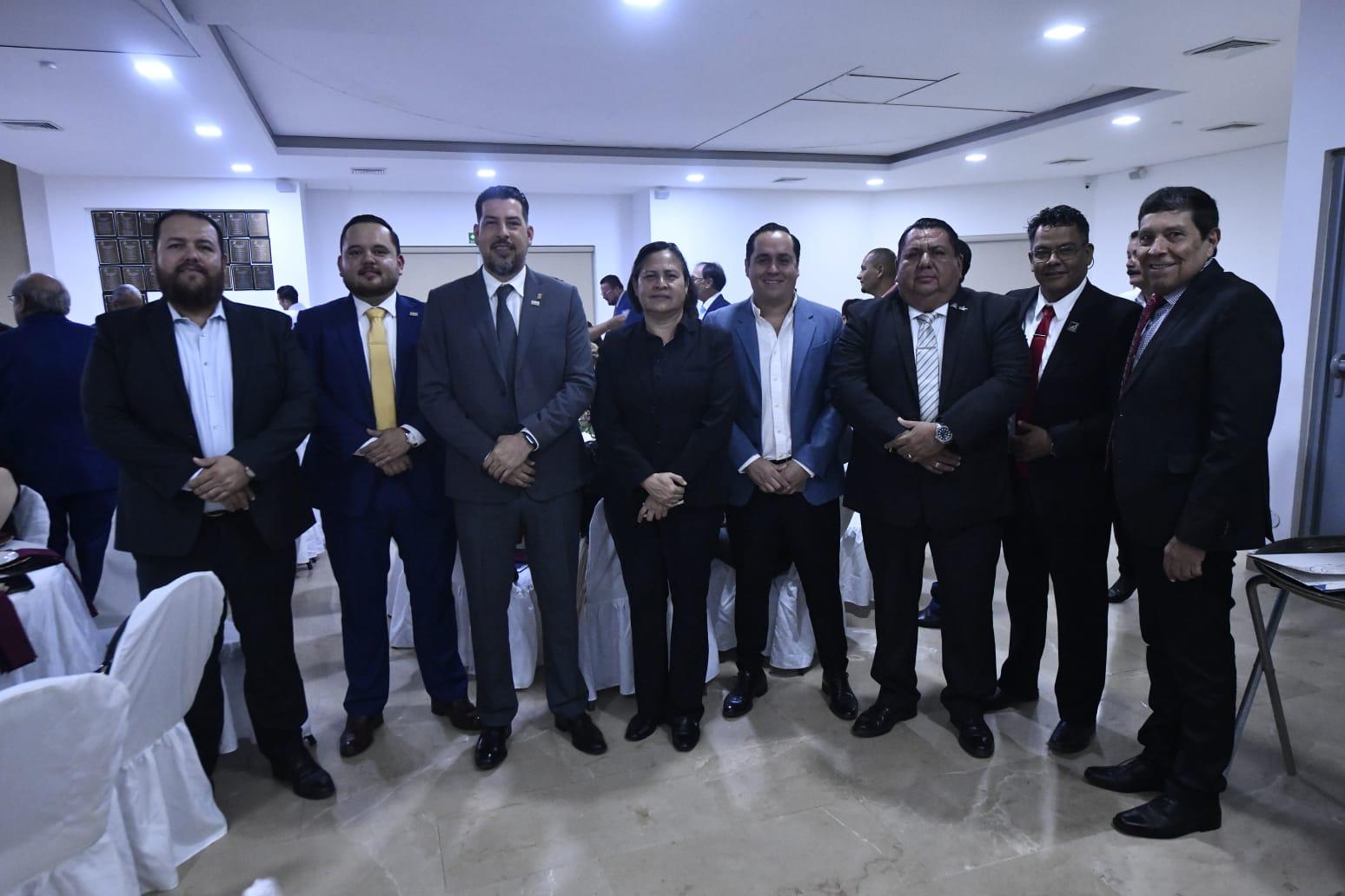 $!Recibe Ingeniera Mariana Trujillo galardón por trayectoria profesional