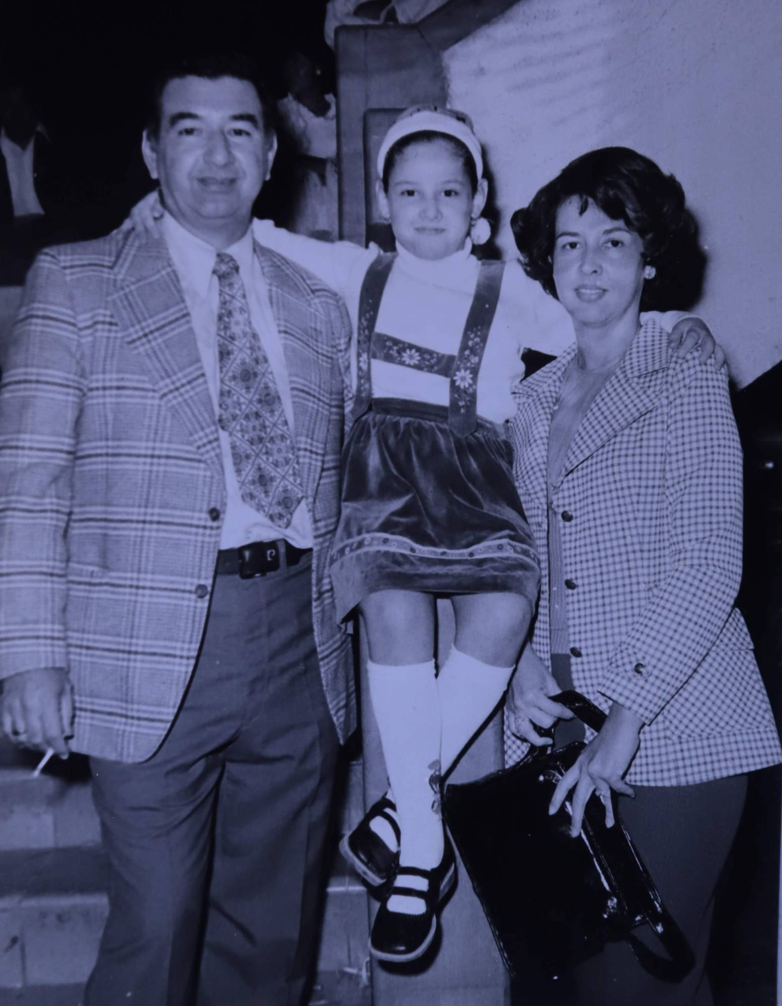 $!Paulina entre sus papás, Giovanni Carrillo y Jeannette Collard.