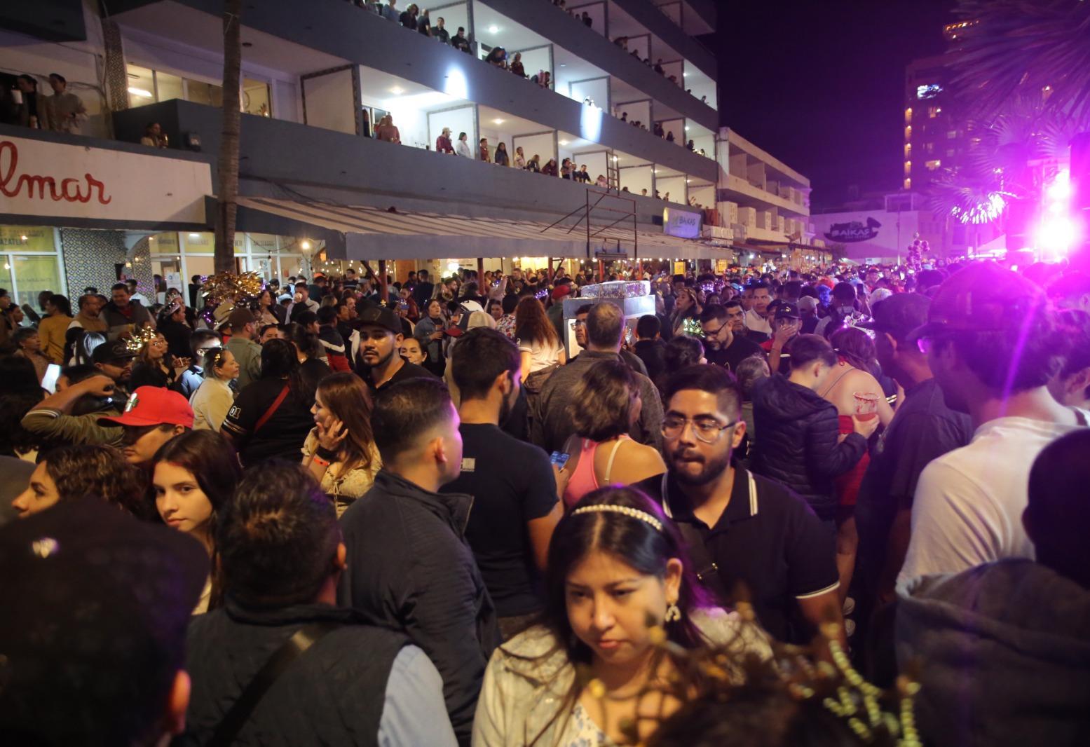 $!Olas Altas tuvo lleno total el sábado de Carnaval